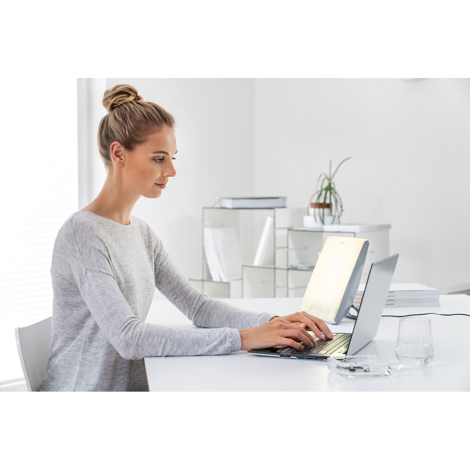 Voir la diapositive 11 : BEURER Lampe luminothérapie TL45 - Blanc