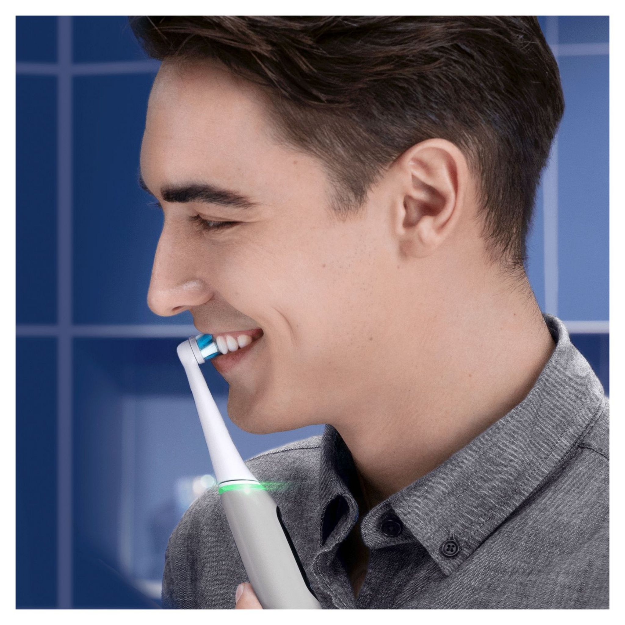 Voir la diapositive 3 : ORAL-B Brosse à dent électrique IO6 - Blanc