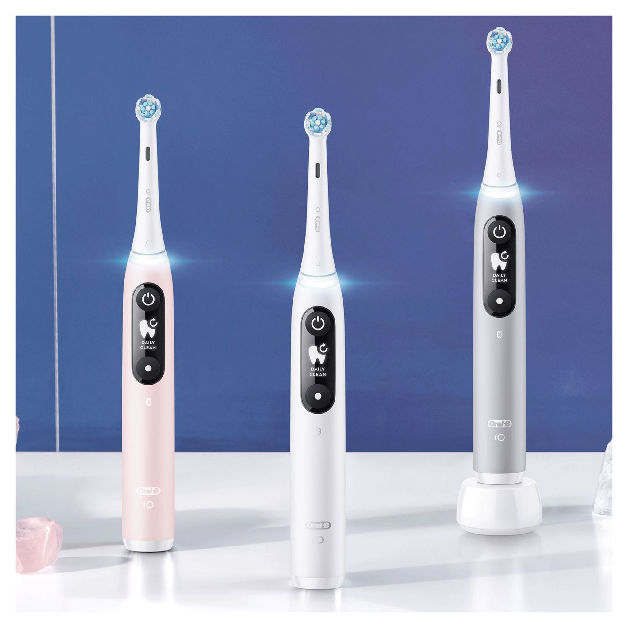 Voir la diapositive 4 : ORAL-B Brosse à dent électrique IO6 - Blanc