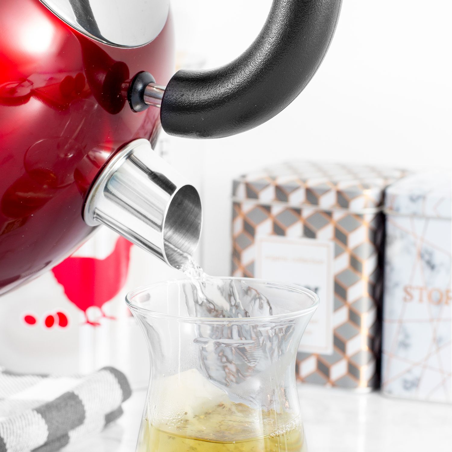 Voir la diapositive 4 : KITCHENCOOK Bouilloire électrique TEAKETTLE R - Rouge Inox