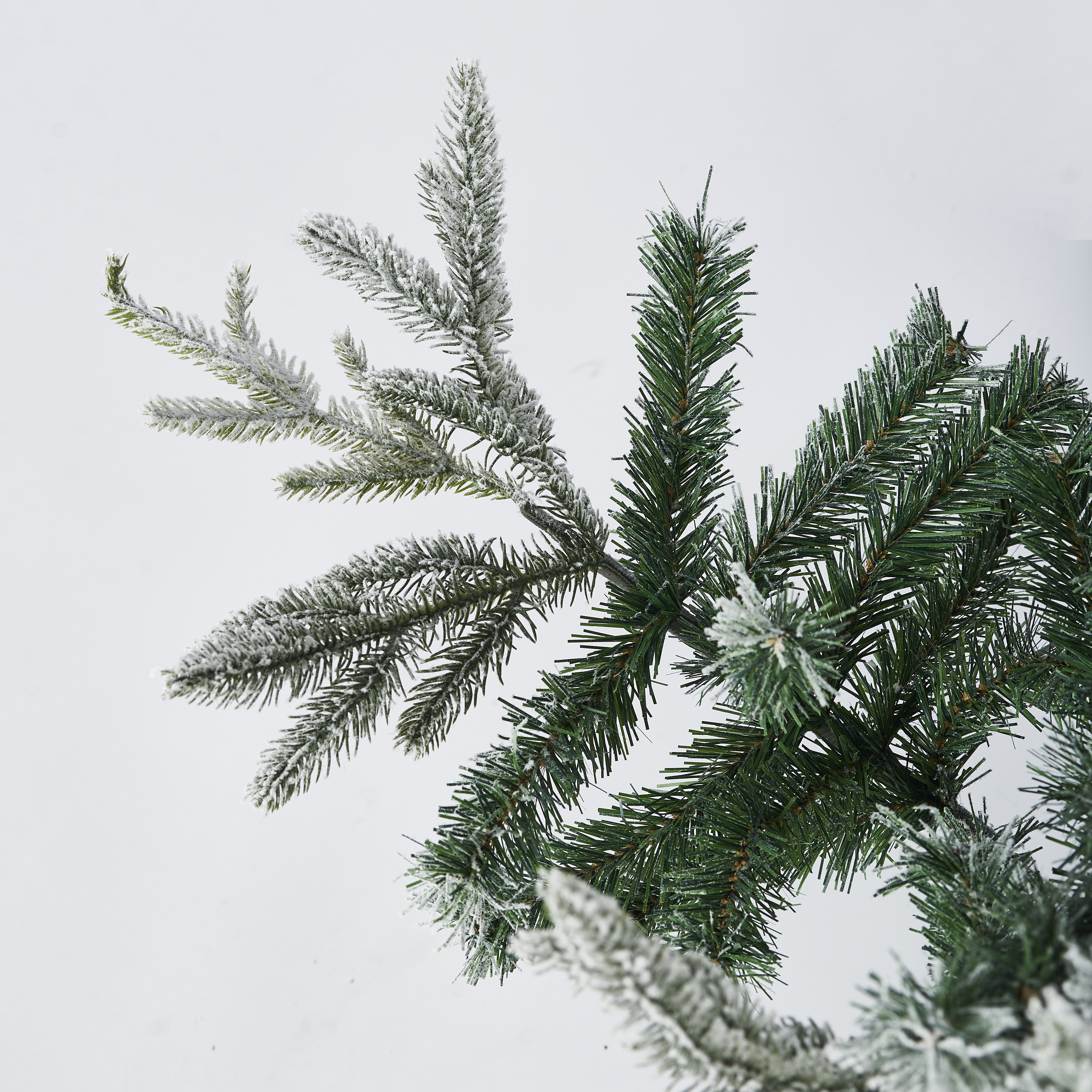 Voir la diapositive 2 : ACTUEL Sapin de Noël artificiel effet enneigé - 210 cm