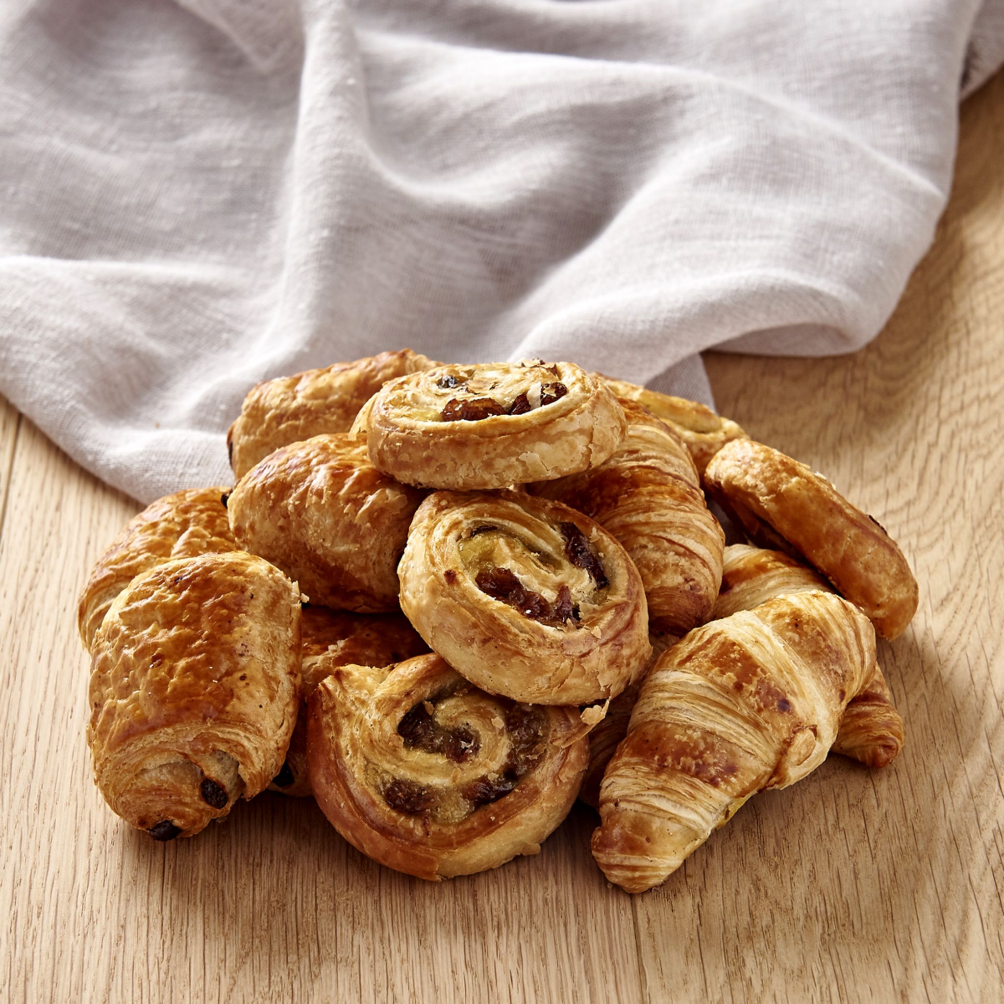 VIENNOISERIES 4 Croissants + 4 pains au chocolat + 4 pains au raisins 12 pièces 800g