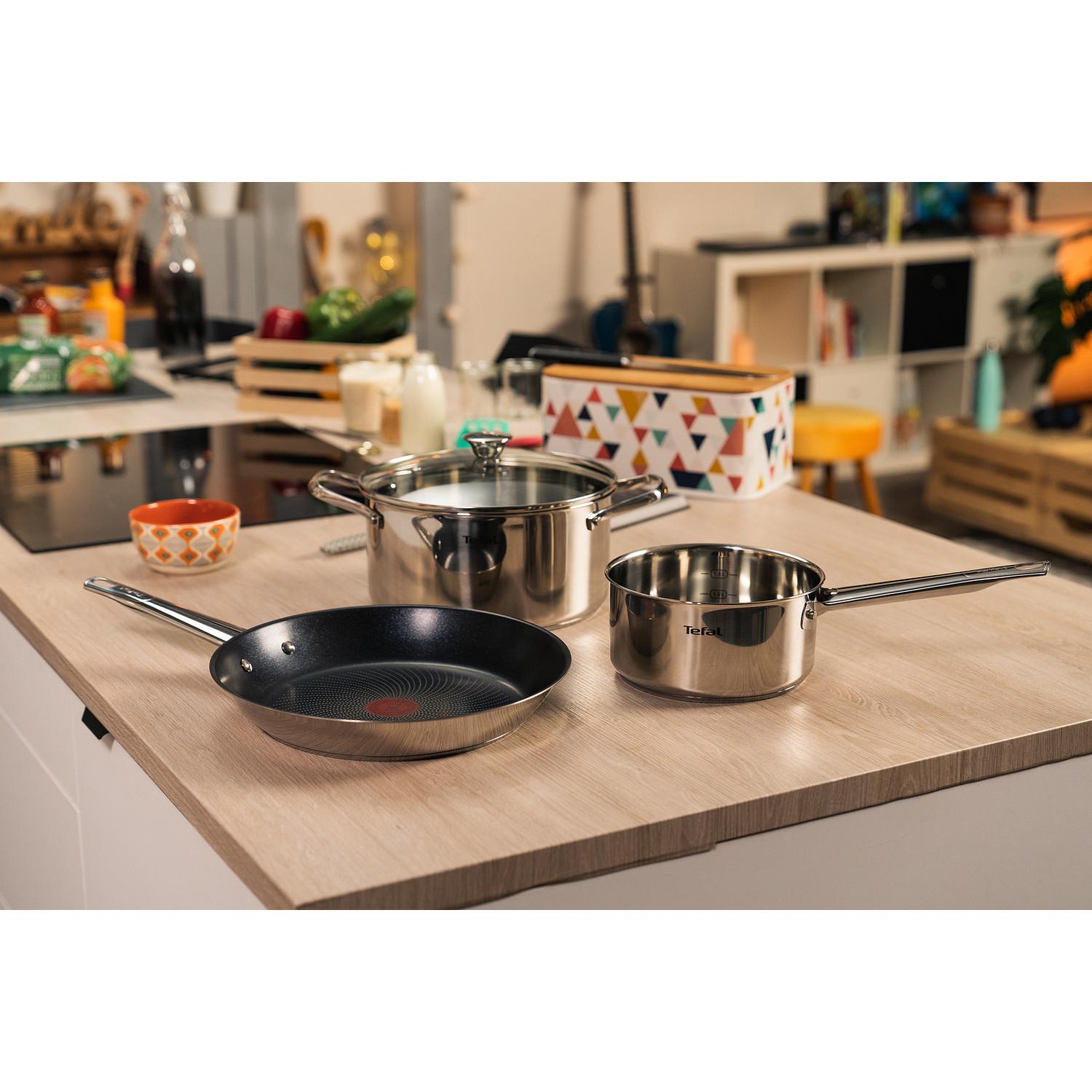 Voir la diapositive 6 : TEFAL Poêle 24 cm inox COOK EAT Tous feux dont induction
