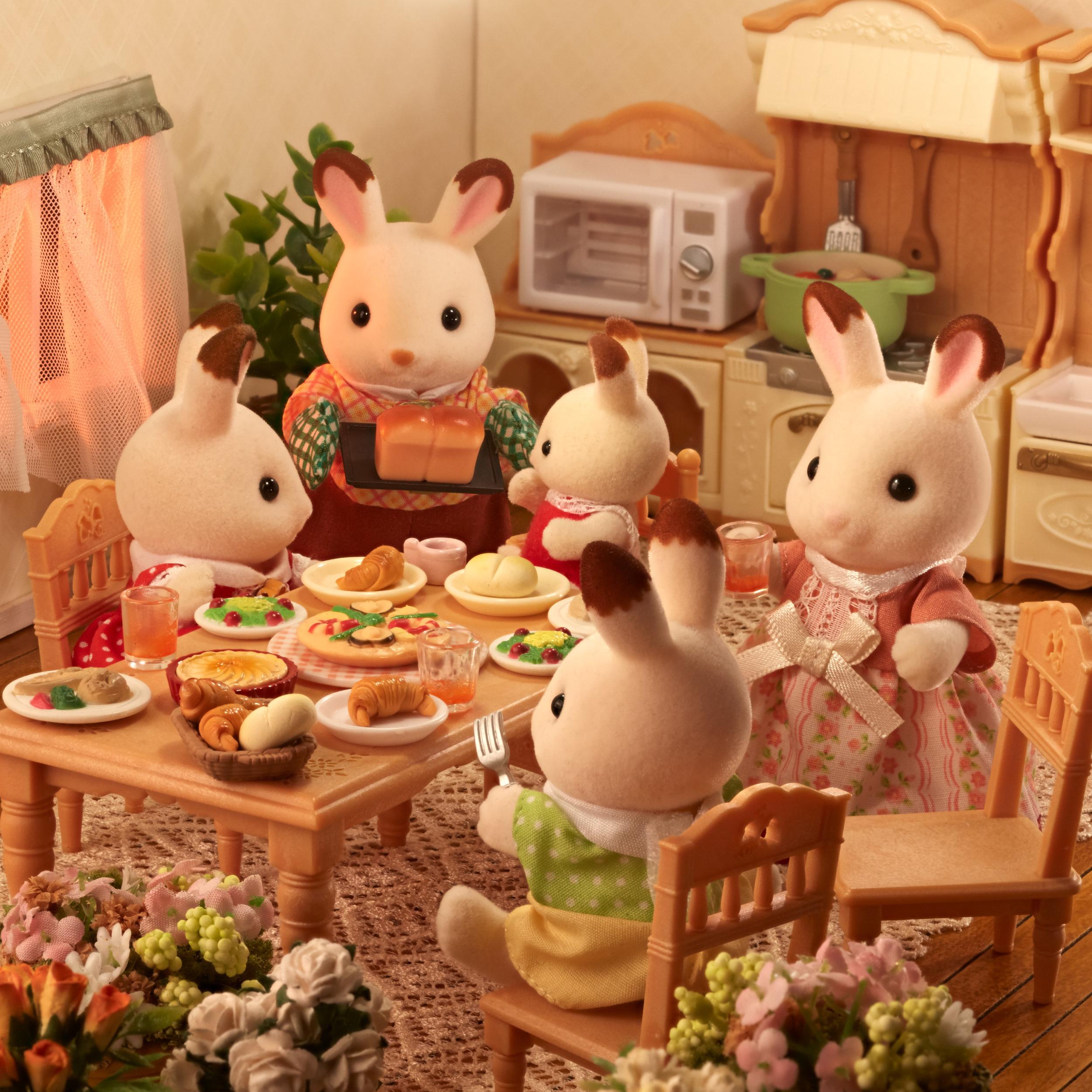 Voir la diapositive 7 : EPOCH D'ENFANCE Figurines La famille Lapins chocolat Sylvanian Families
