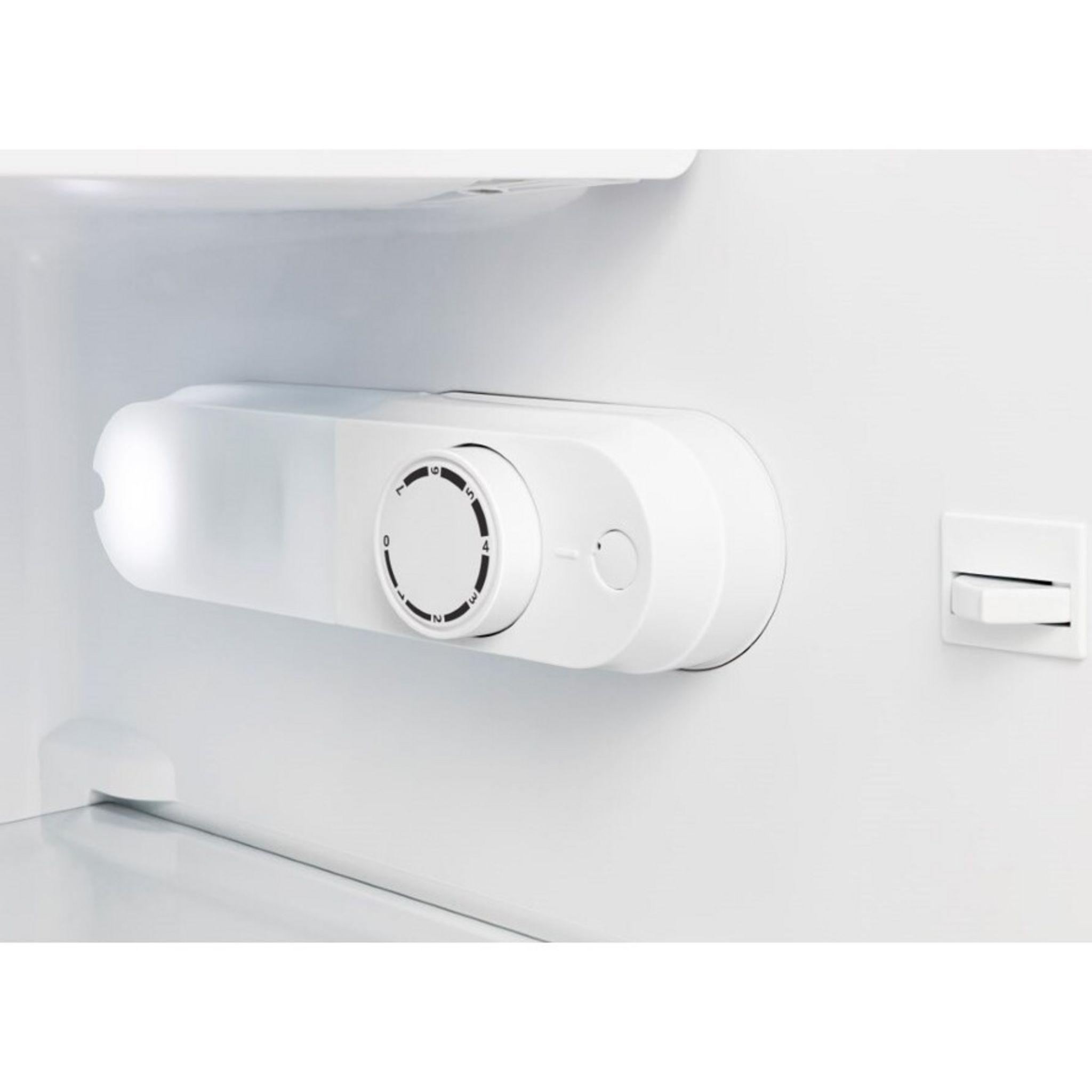 Voir la diapositive 6 : HISENSE Réfrigérateur table top RR106D4CBF, 75 L, Froid statique