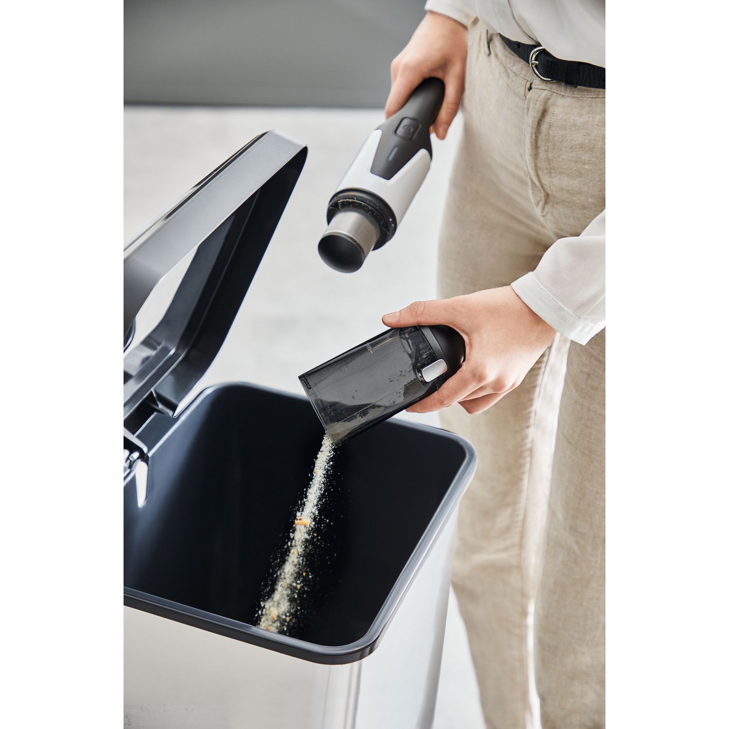 Voir la diapositive 7 : ROWENTA Aspirateur à main AC9736WO - Noir