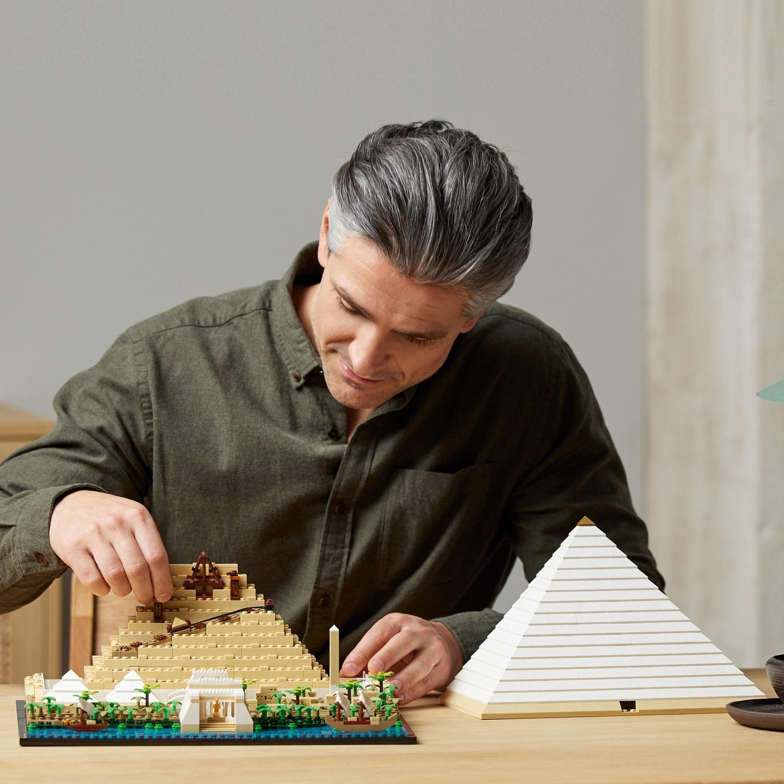 Voir la diapositive 4 : LEGO Architecture 21058 - La Grande Pyramide de Gizeh