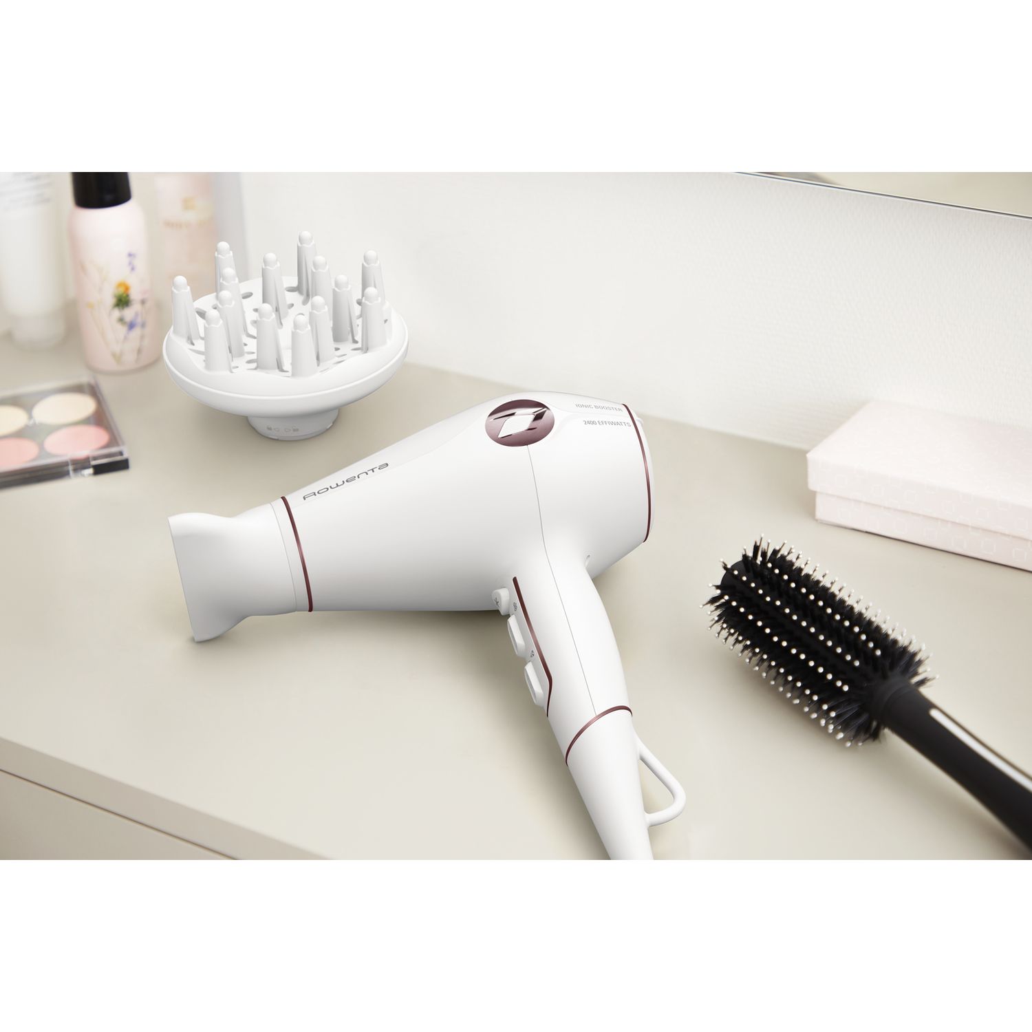Voir la diapositive 2 : ROWENTA Sèche cheveux professionnel avec diffuseur CV6135F0 - Blanc