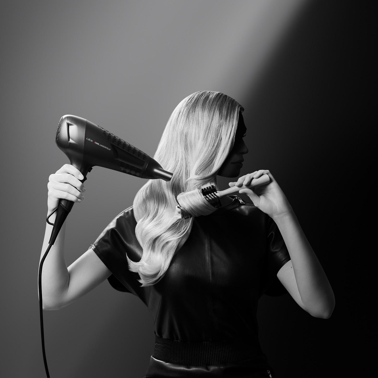 Voir la diapositive 3 : CALOR Sèche cheveux CV581LC0 - Noir