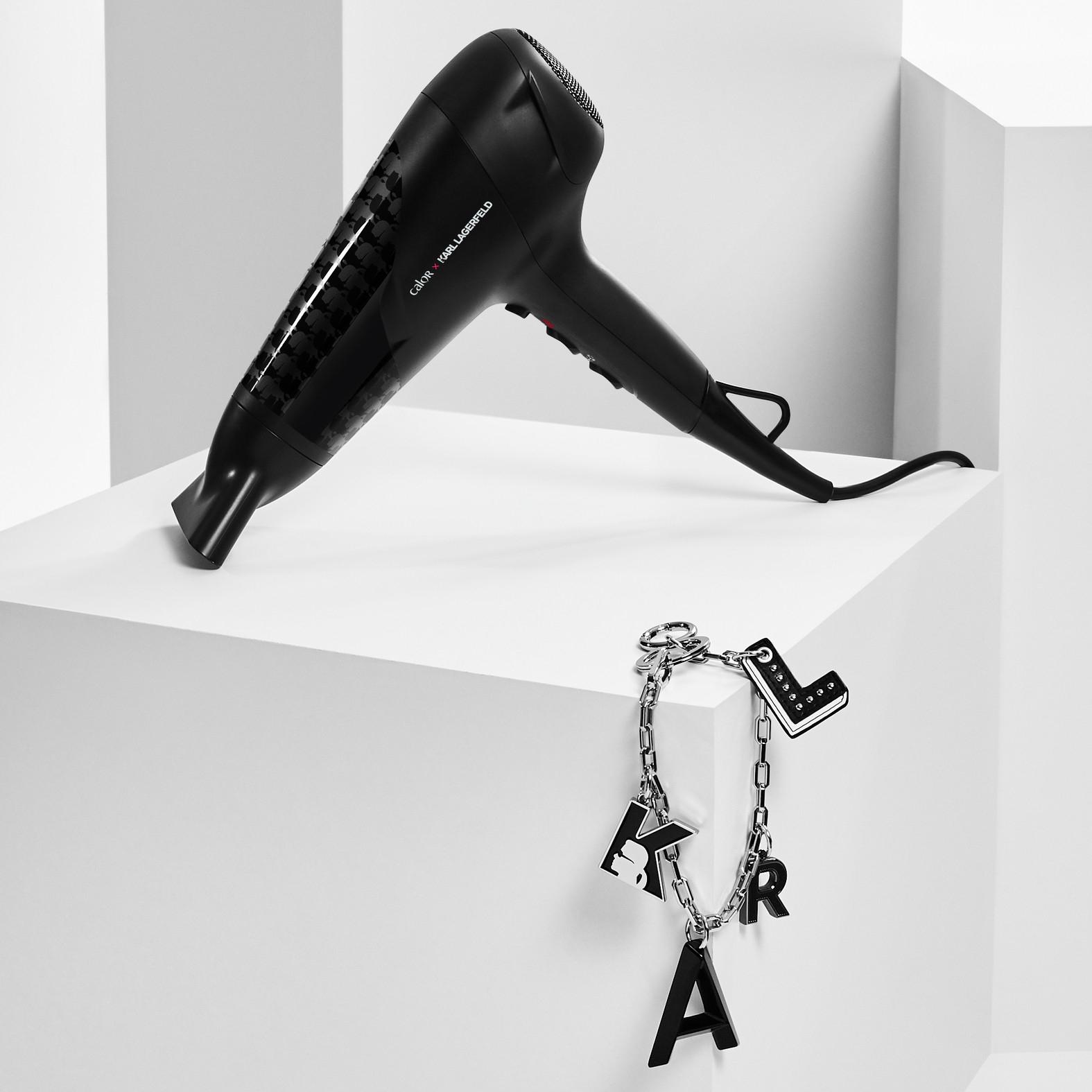 Voir la diapositive 5 : CALOR Sèche cheveux CV581LC0 - Noir
