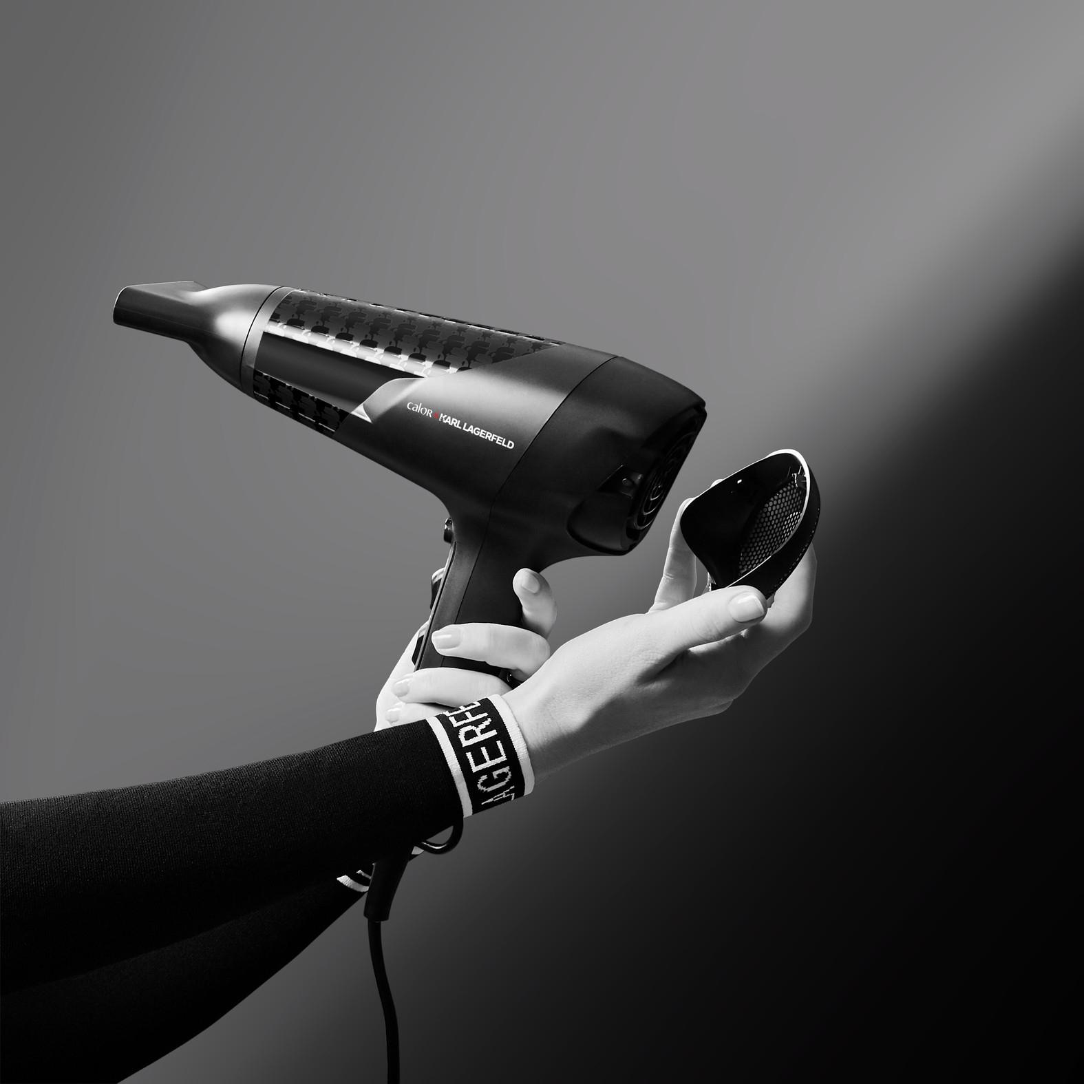 Voir la diapositive 6 : CALOR Sèche cheveux CV581LC0 - Noir