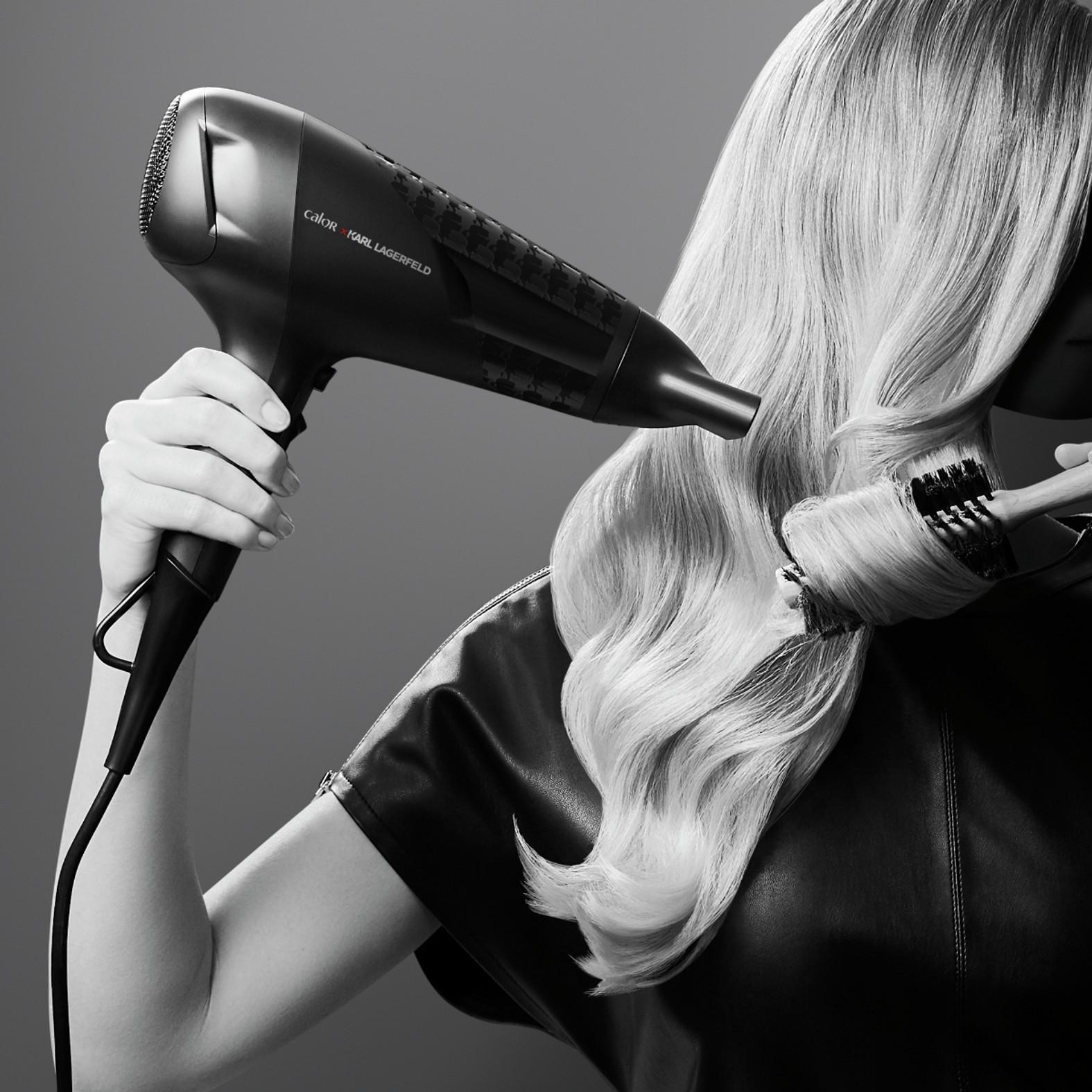 Voir la diapositive 7 : CALOR Sèche cheveux CV581LC0 - Noir