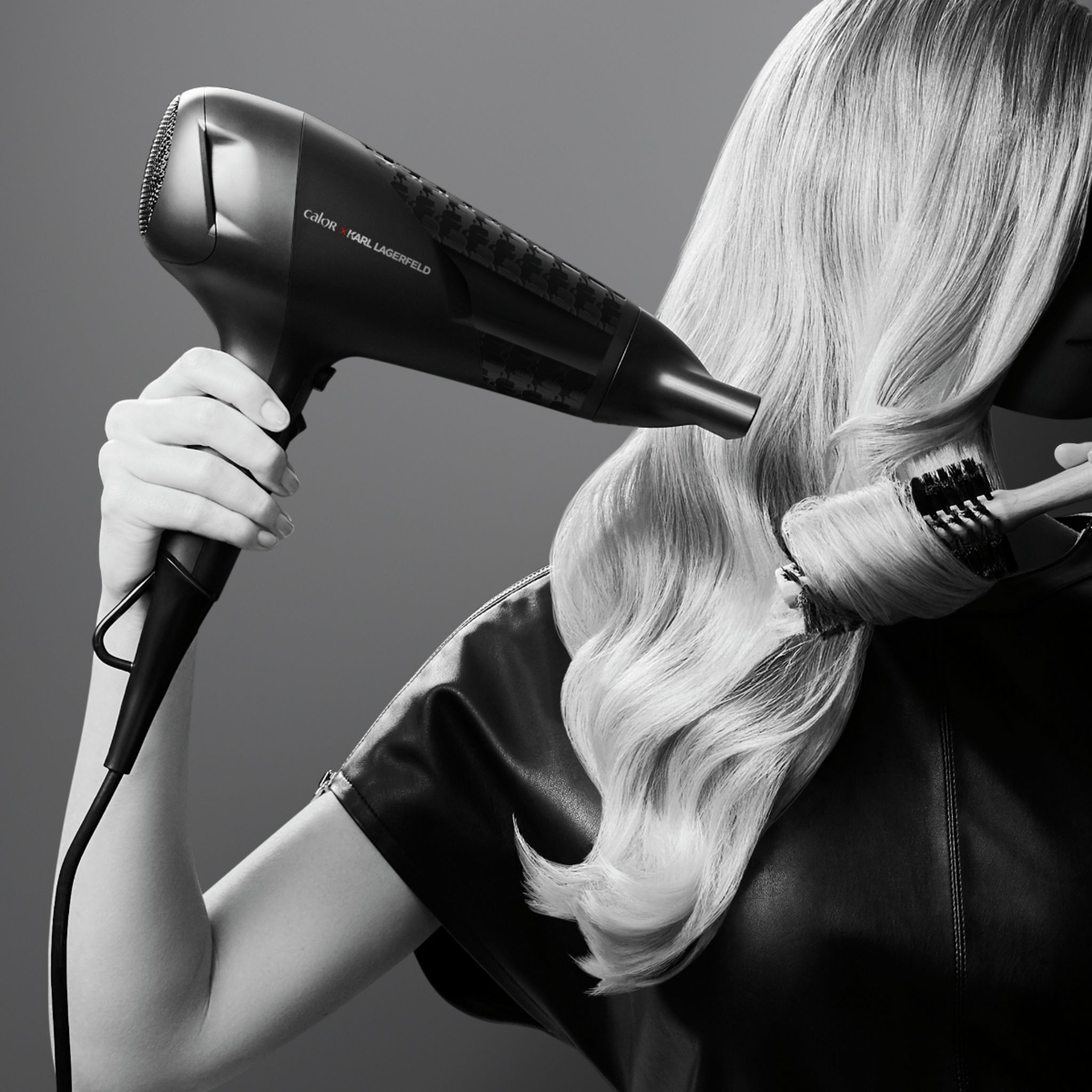 Voir la diapositive 7 : CALOR Sèche cheveux CV581LC0 - Noir