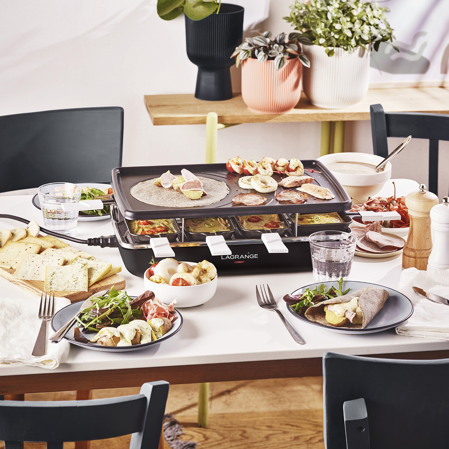 Voir la diapositive 2 : LAGRANGE Appareil à raclette 8 personnes 179301 - Noir