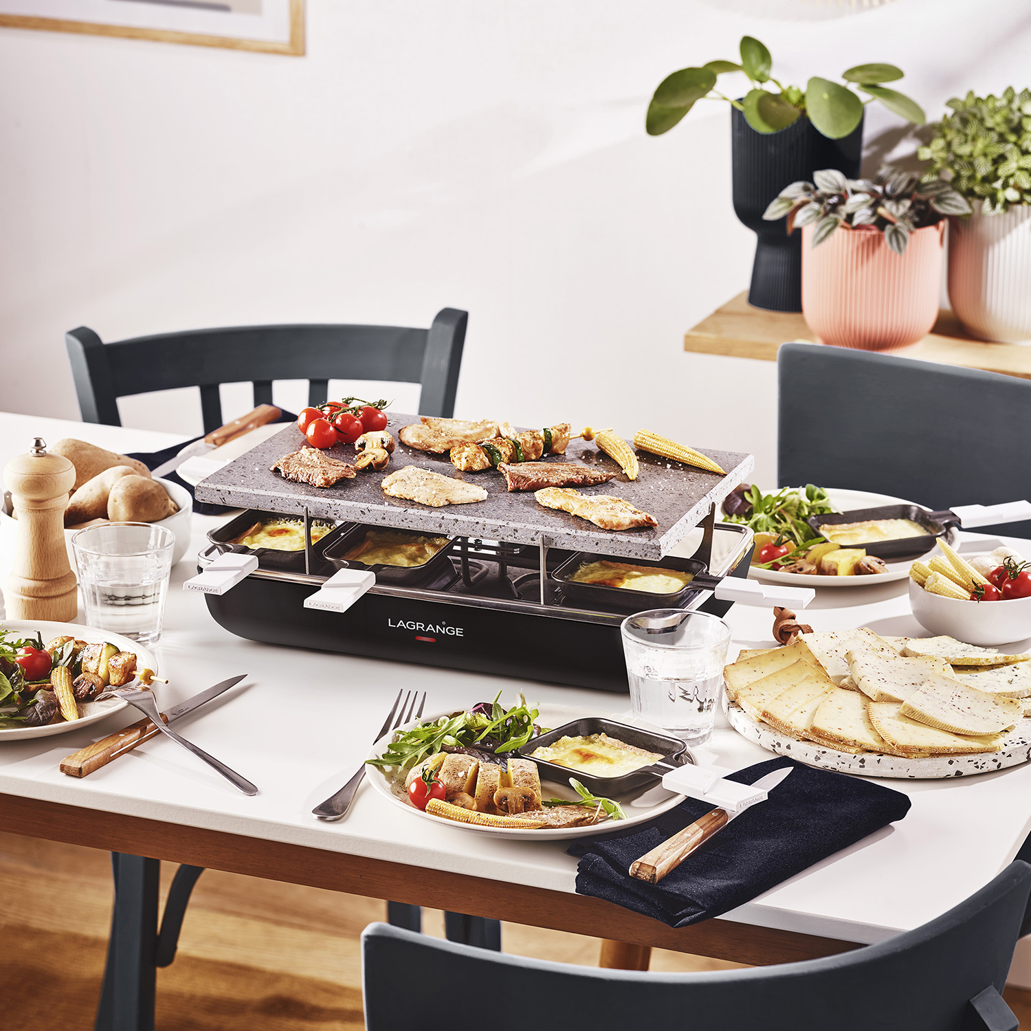 Voir la diapositive 2 : LAGRANGE Appareil à raclette 8 personnes 179201 - Noir