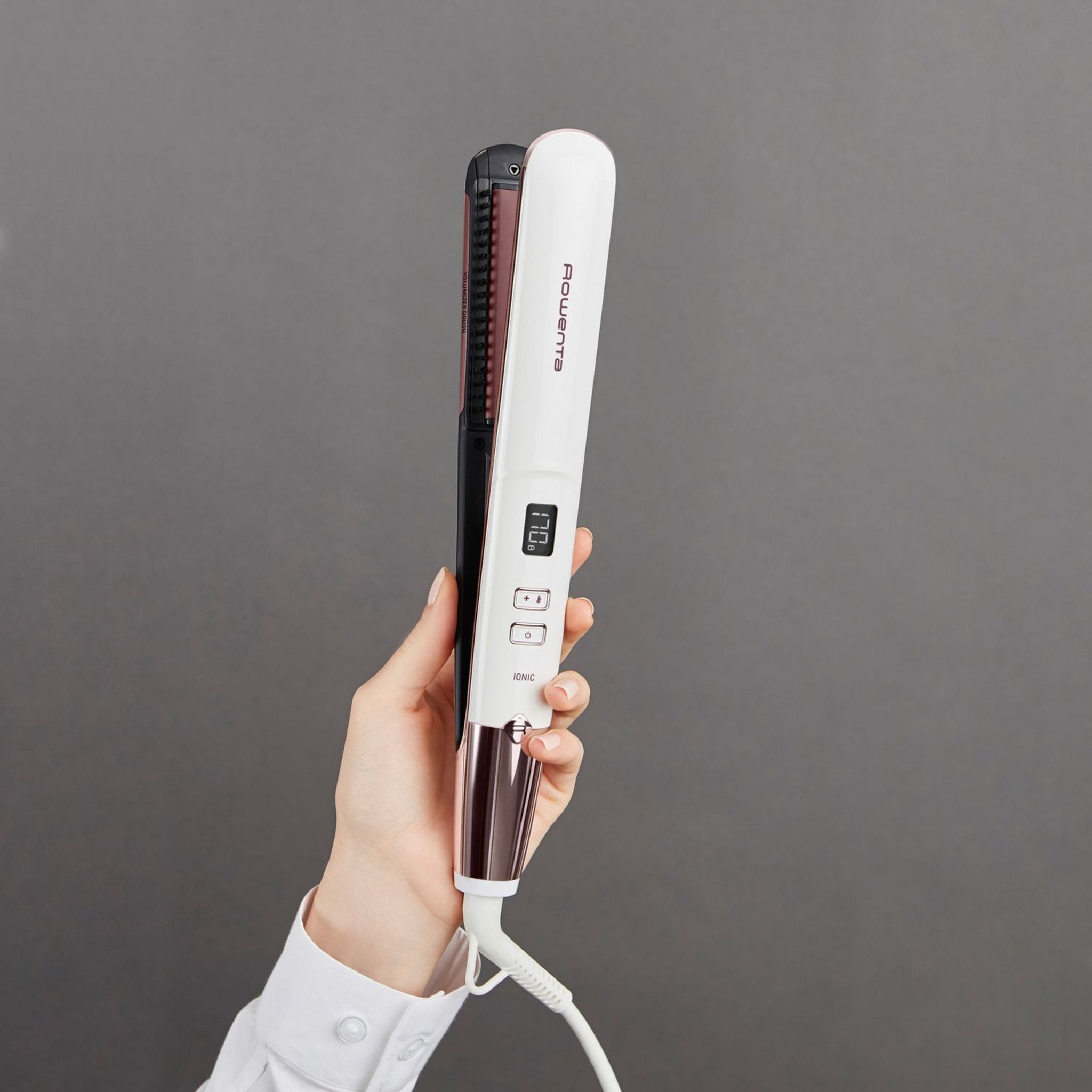 Voir la diapositive 8 : ROWENTA Lisseur céramique Volumizer SF4655F0 - Blanc