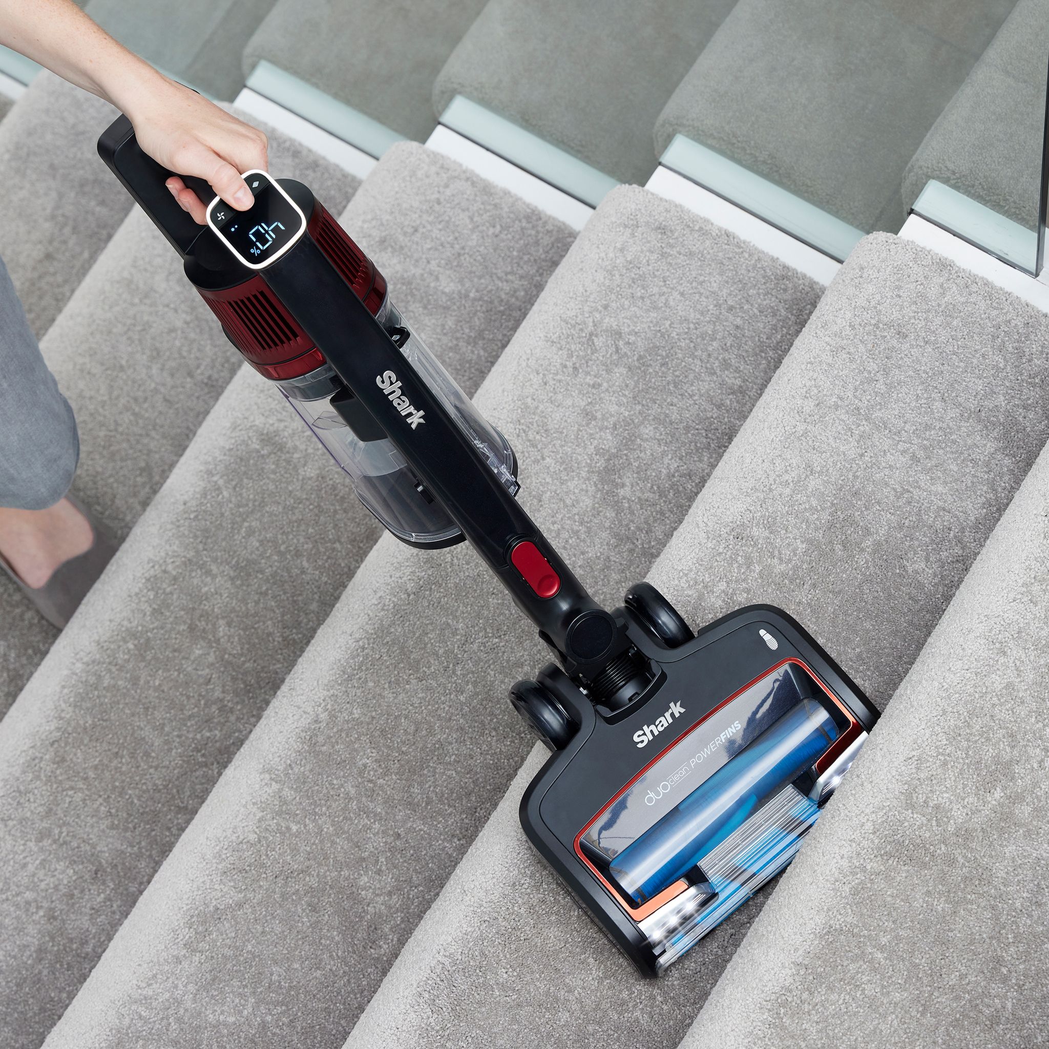 Voir la diapositive 6 : SHARK Aspirateur balai IZ300EUT - Noir