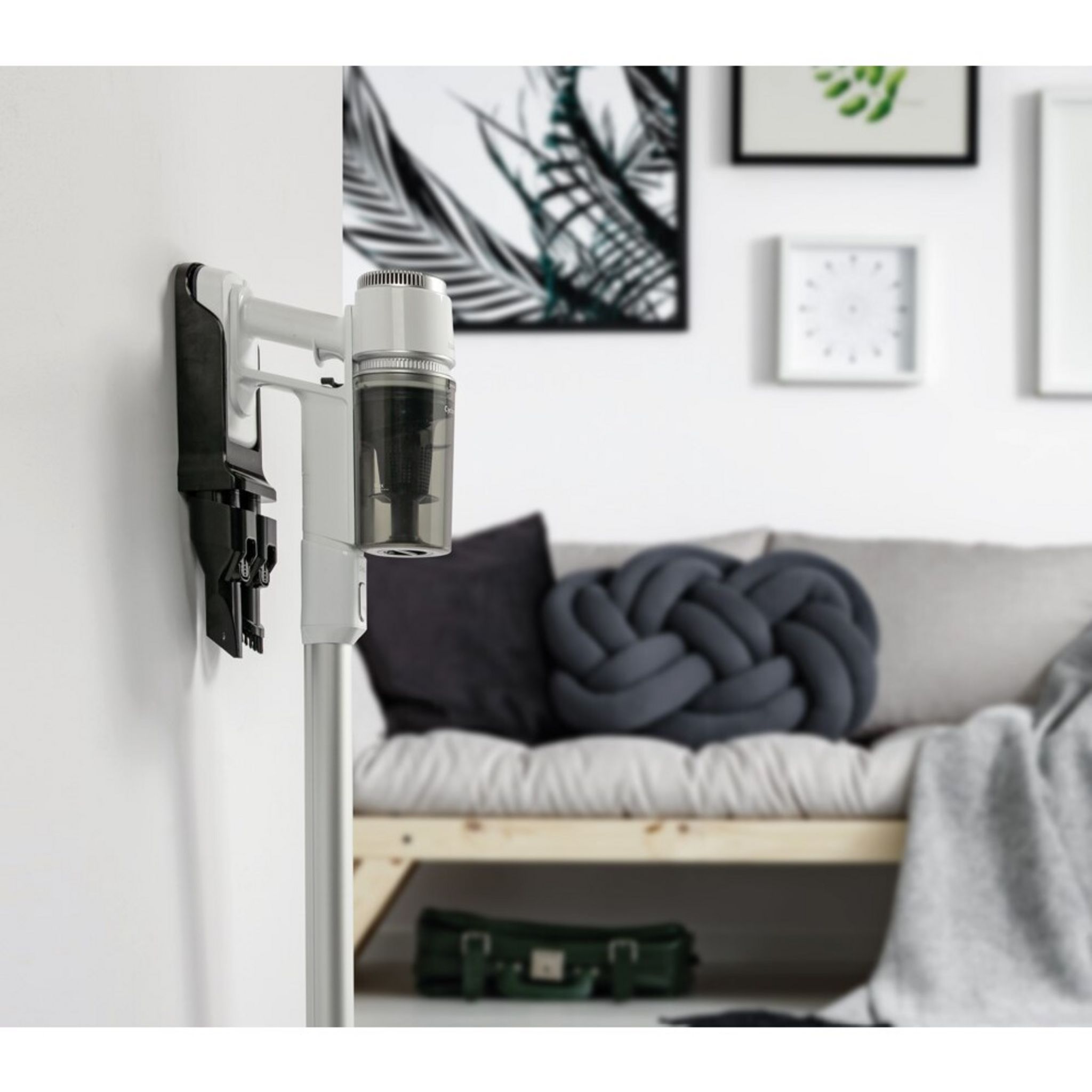 Voir la diapositive 10 : HISENSE Aspirateur balai HVC6134W - Blanc