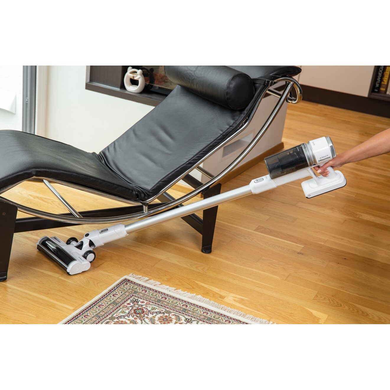 Voir la diapositive 2 : HISENSE Aspirateur balai HVC6134W - Blanc