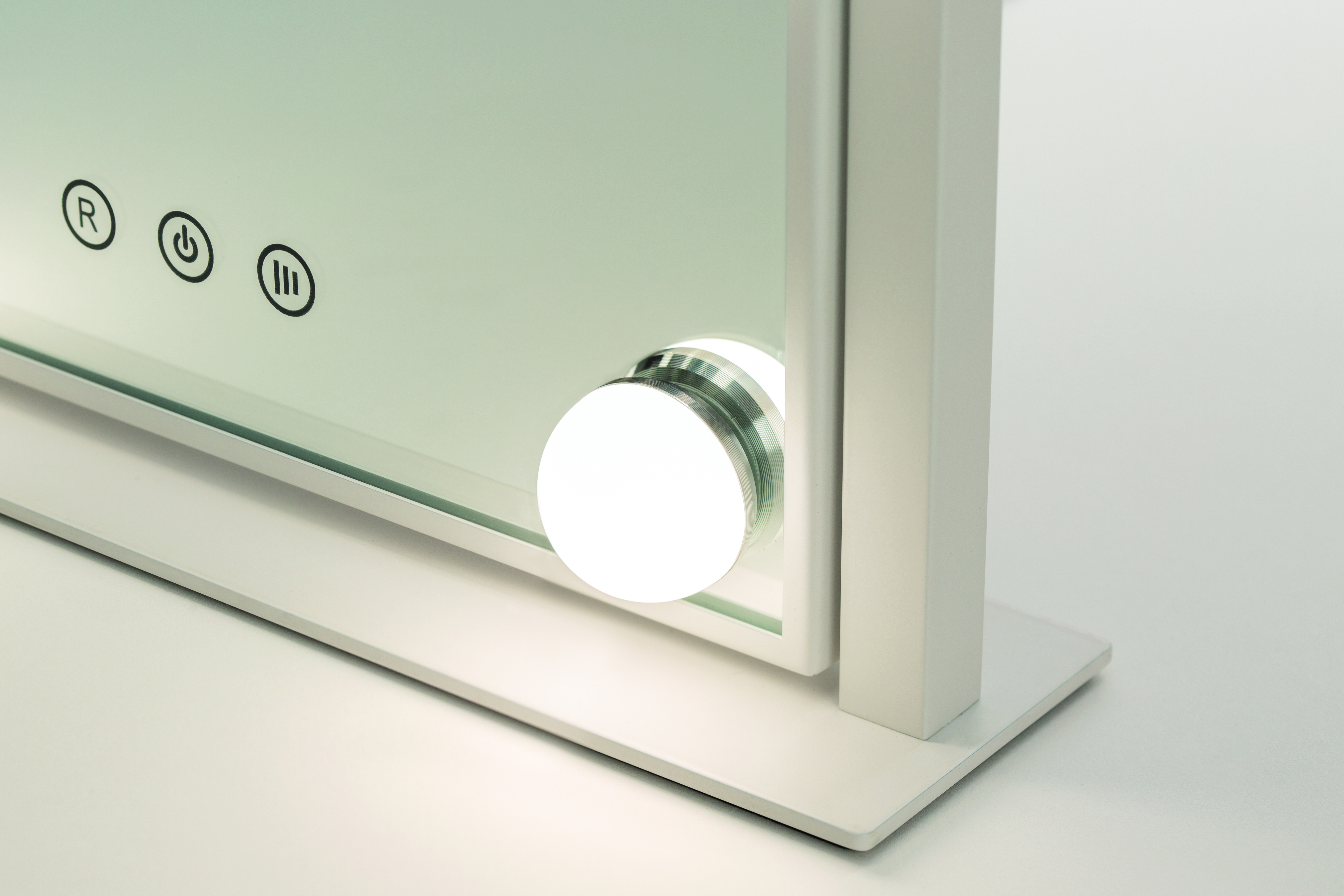 Voir la diapositive 2 : QILIVE Miroir maquillage Hollywood 600102915 - Blanc