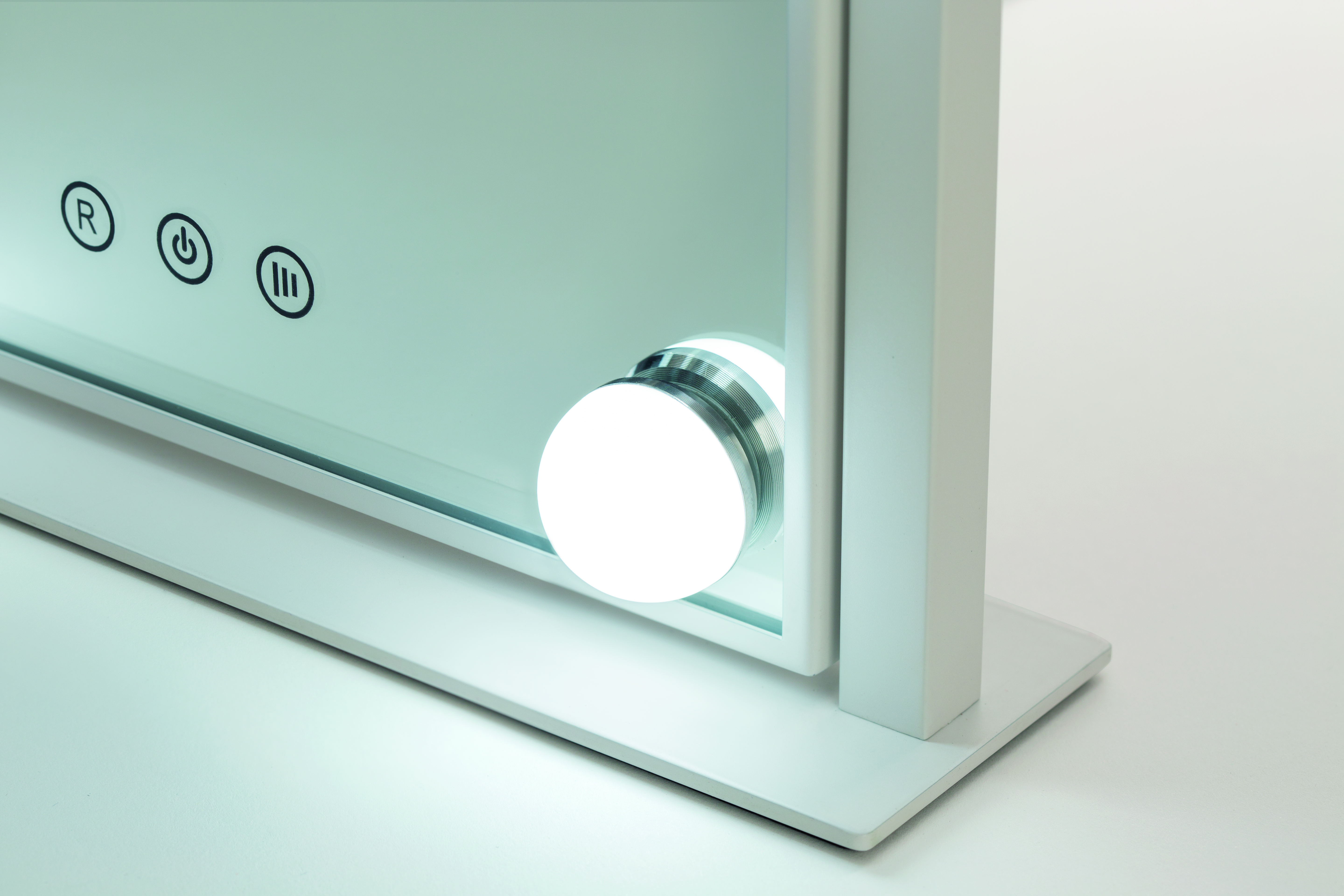 Voir la diapositive 3 : QILIVE Miroir maquillage Hollywood 600102915 - Blanc