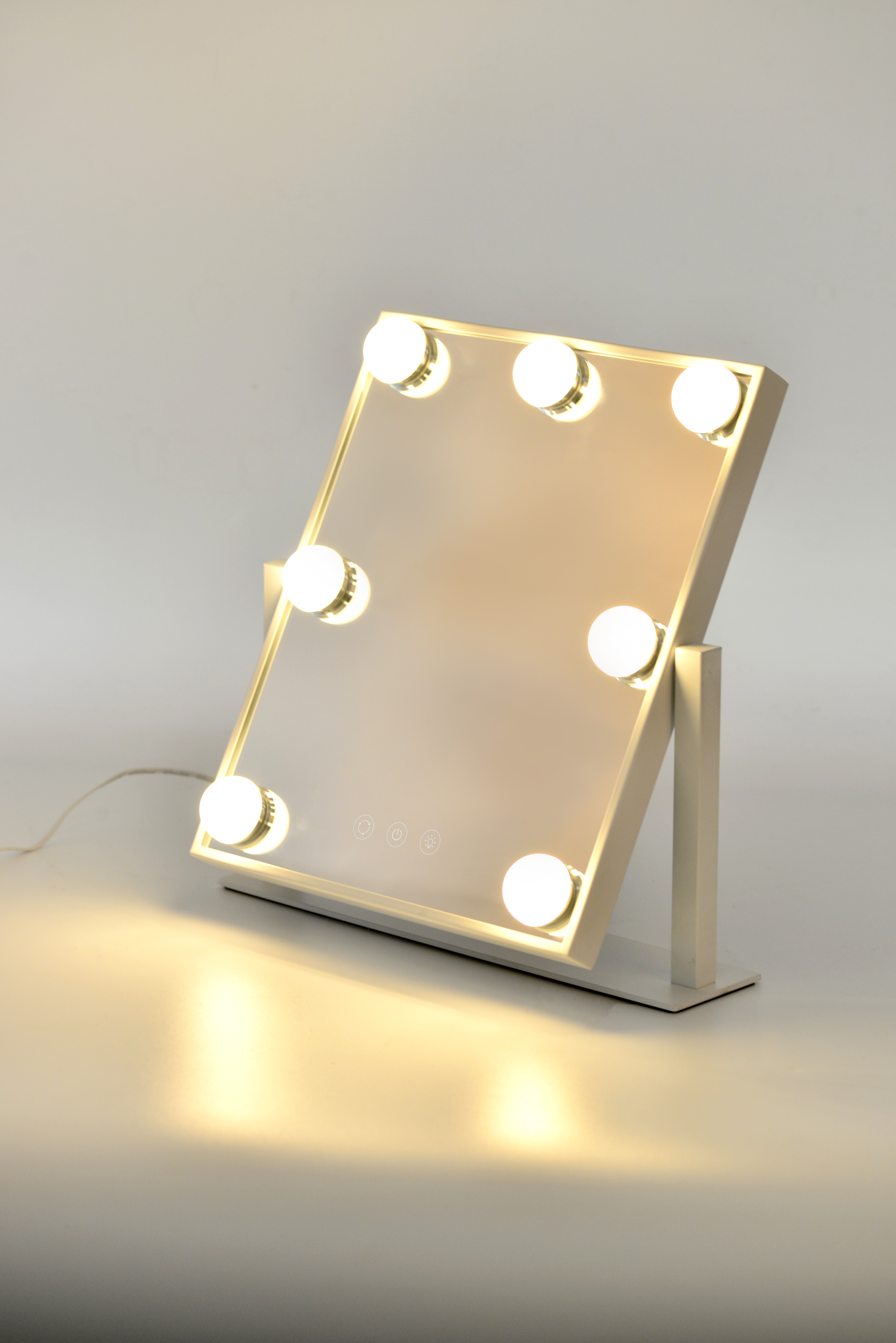 Voir la diapositive 6 : QILIVE Miroir maquillage Hollywood 600102915 - Blanc