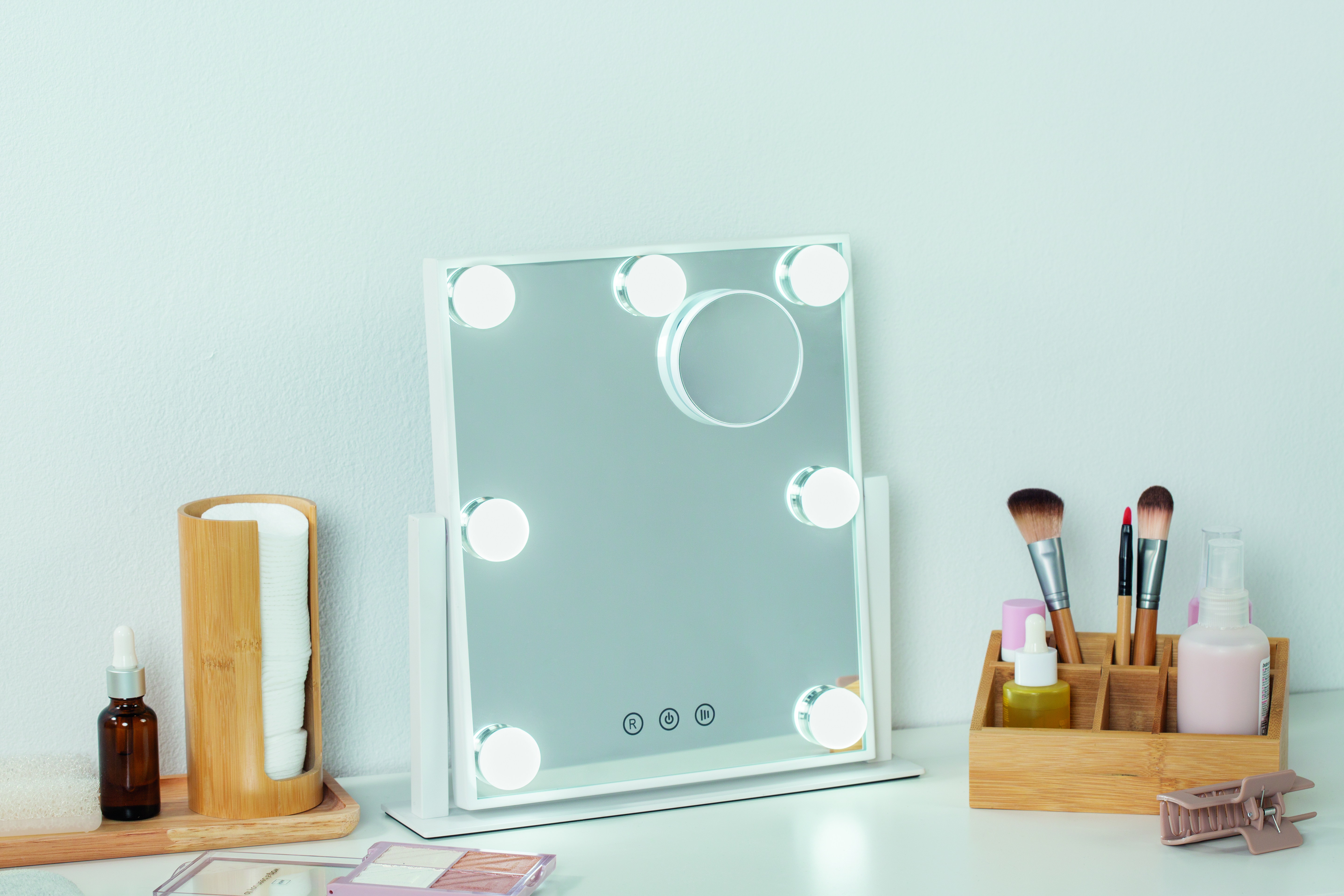 Voir la diapositive 7 : QILIVE Miroir maquillage Hollywood 600102915 - Blanc