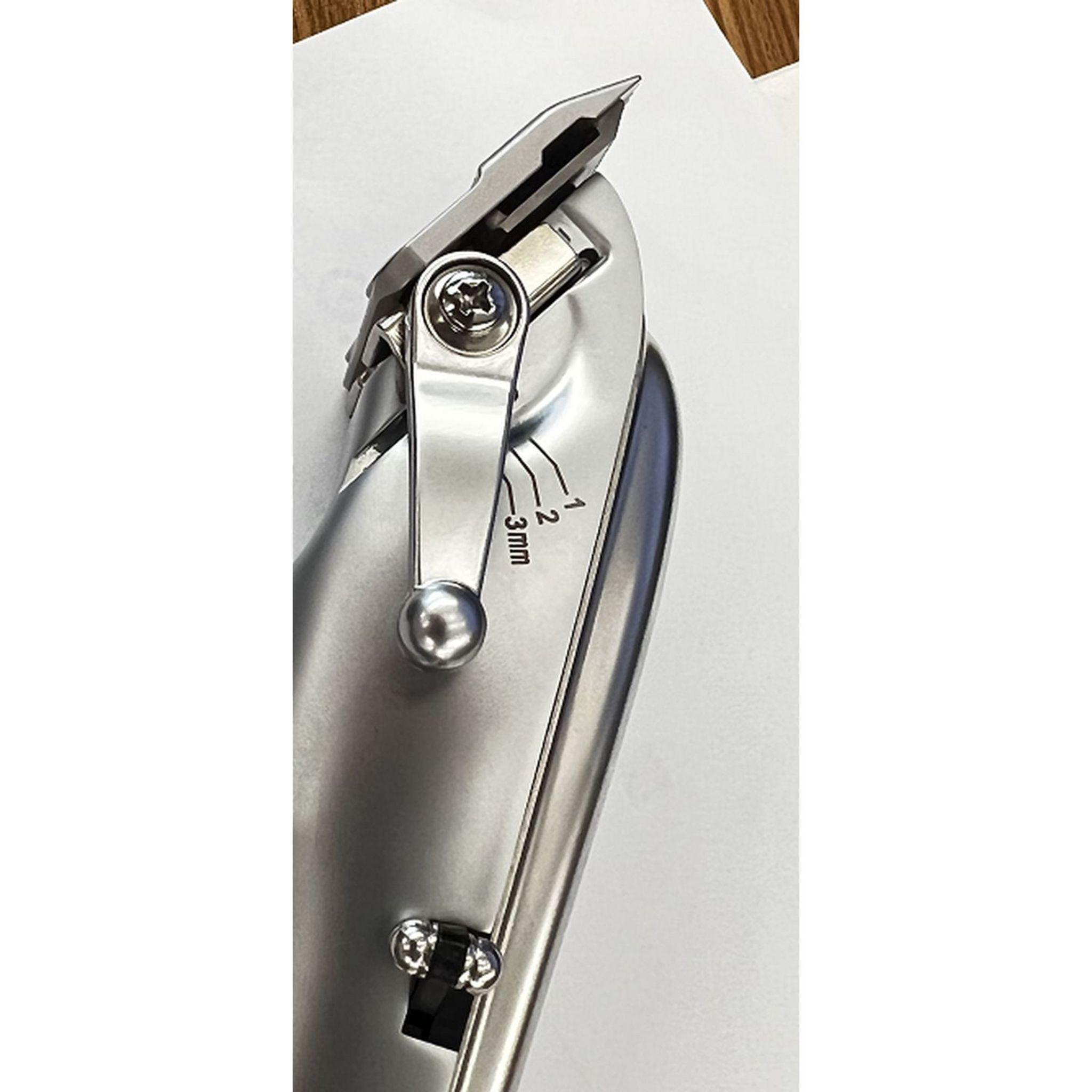 Voir la diapositive 2 : QILIVE Tondeuse cheveux Q.7902 - Gris