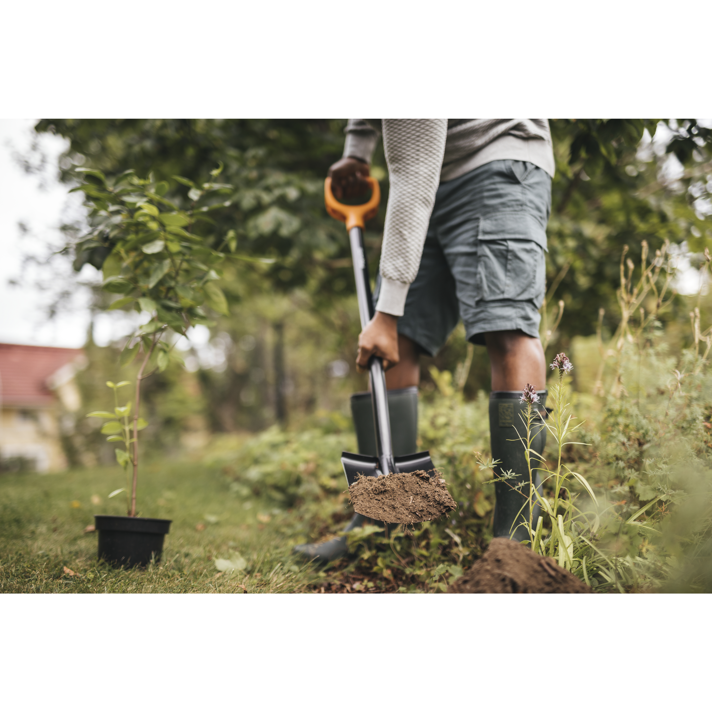 Voir la diapositive 5 : FISKARS Bêche à bord droit - Manche métal - 117cm