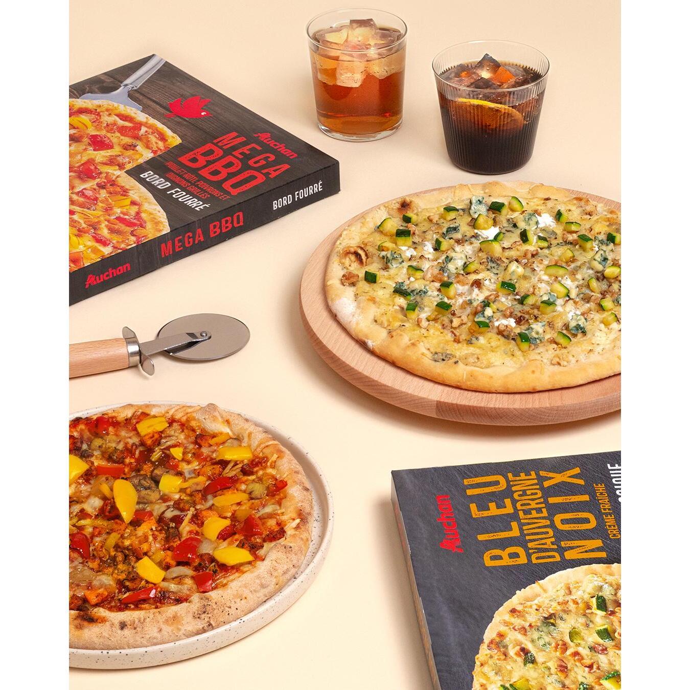 Voir la diapositive 2 : AUCHAN Pizza méga barbecue bord fourré 500g