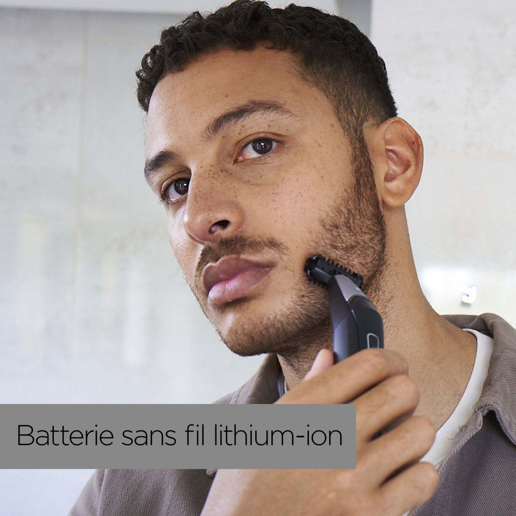 Voir la diapositive 15 : BABYLISS Tondeuse barbe sans fil hybrideT880E - Noir