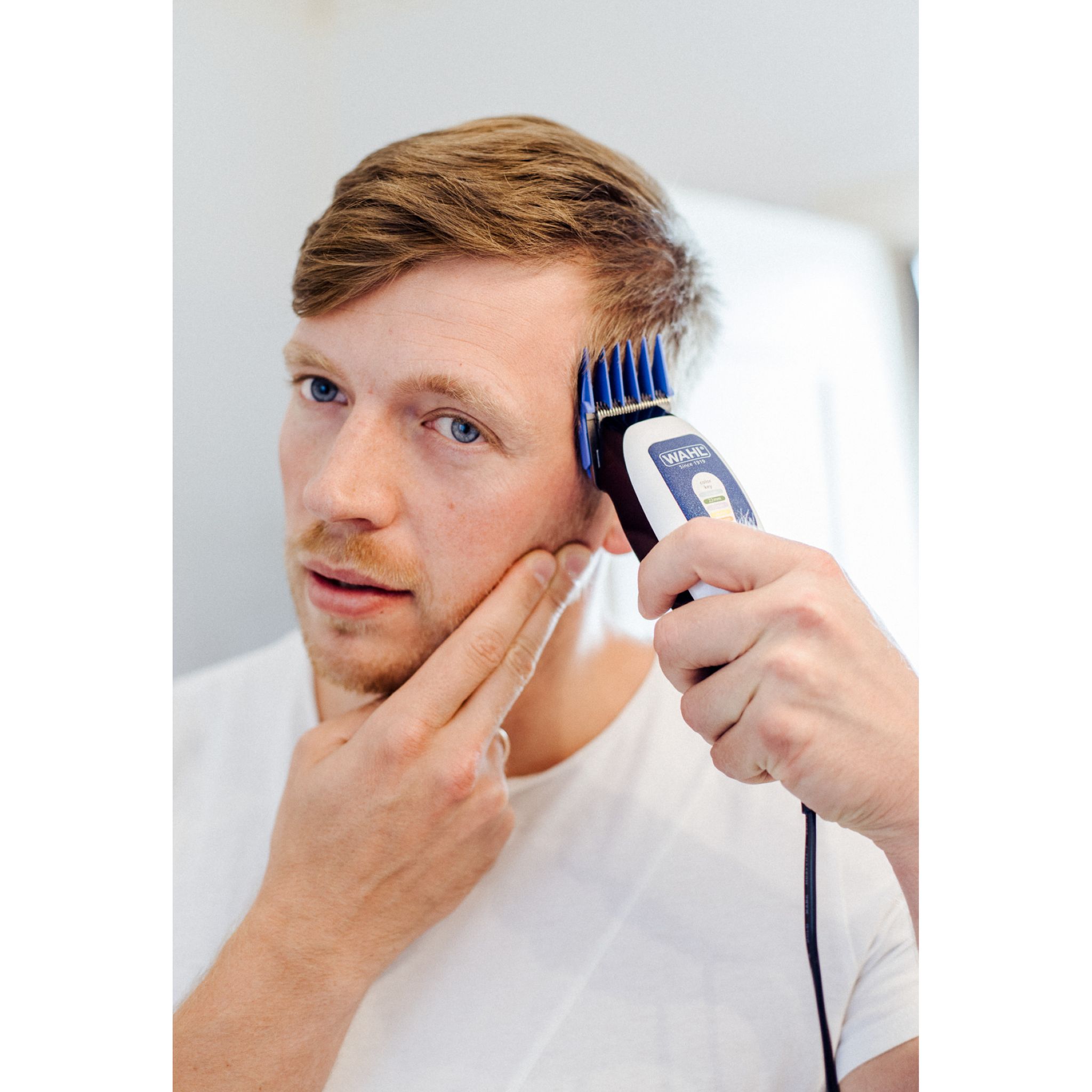 Voir la diapositive 3 : WAHL Tondeuse cheveux + mini rasoir 1395.0465 - Bleu et blanc