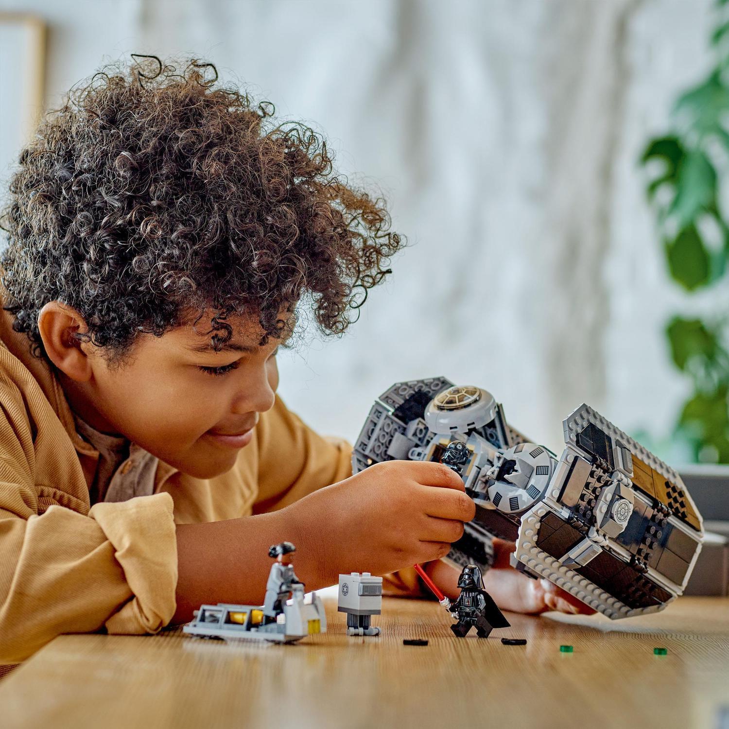 Voir la diapositive 7 : LEGO Star Wars 75347 Le Bombardier TIE - Maquette Vaisseau pour Garçon ou Fille dès 9 ans