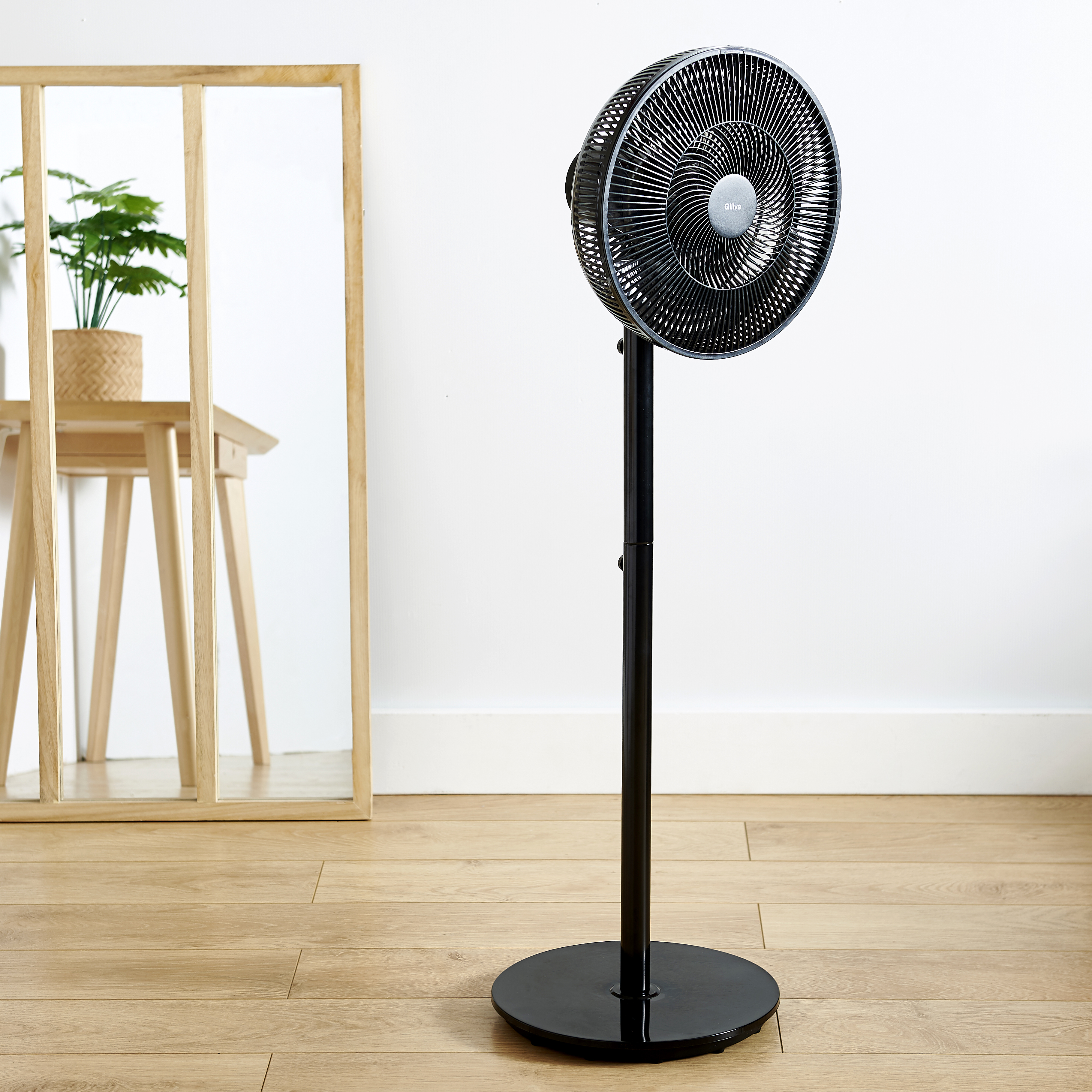 Voir la diapositive 2 : QILIVE Ventilateur sur pied Q.6857 - Noir