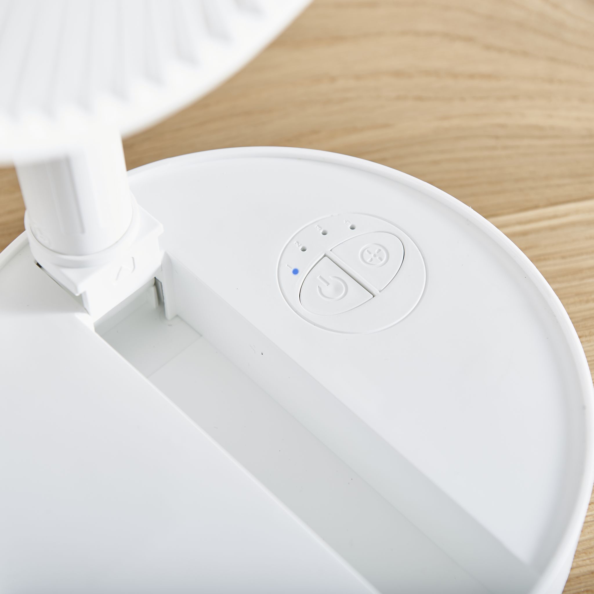 Voir la diapositive 5 : QILIVE Ventilateur sur pied pliable Q.6866 - Blanc