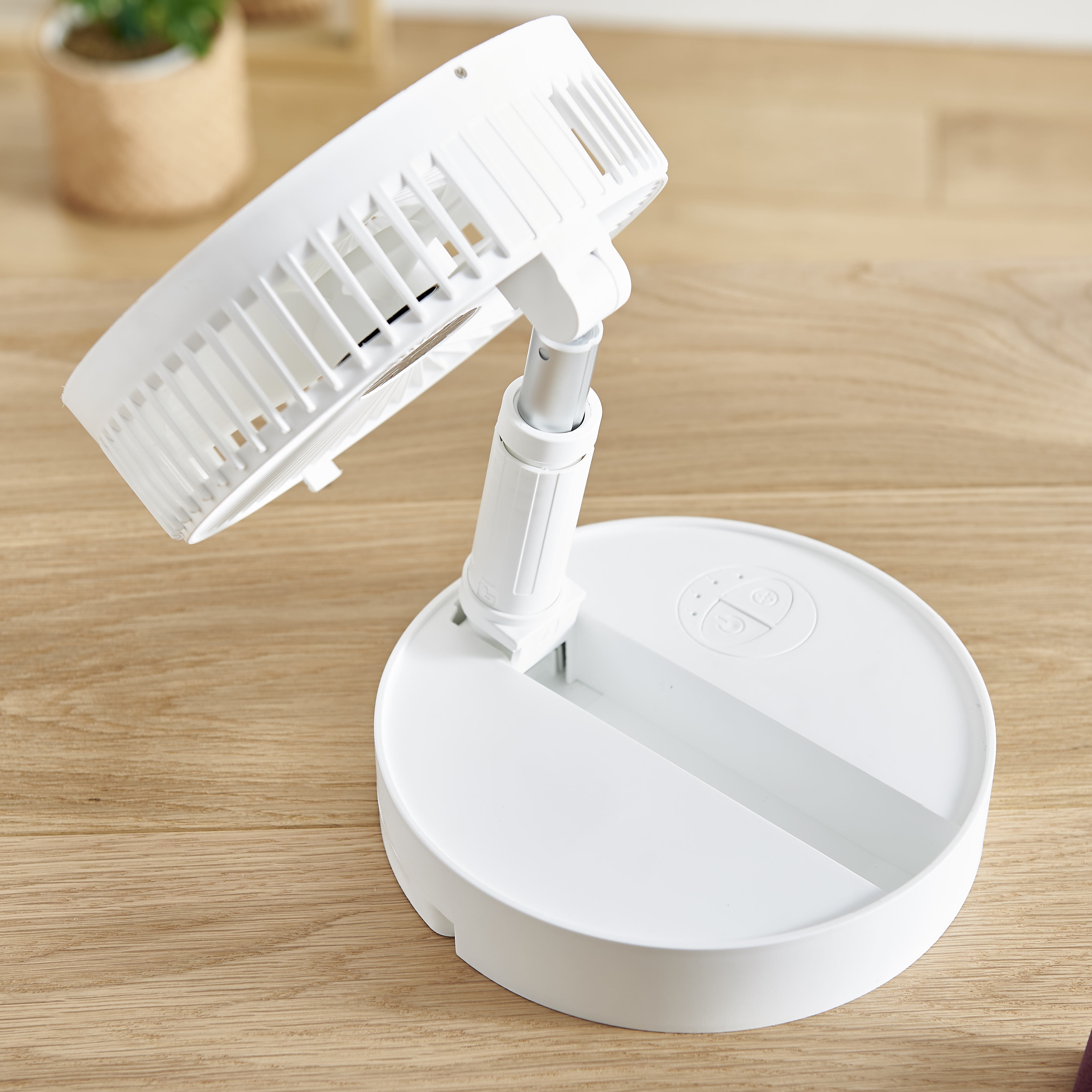 Voir la diapositive 6 : QILIVE Ventilateur sur pied pliable Q.6866 - Blanc