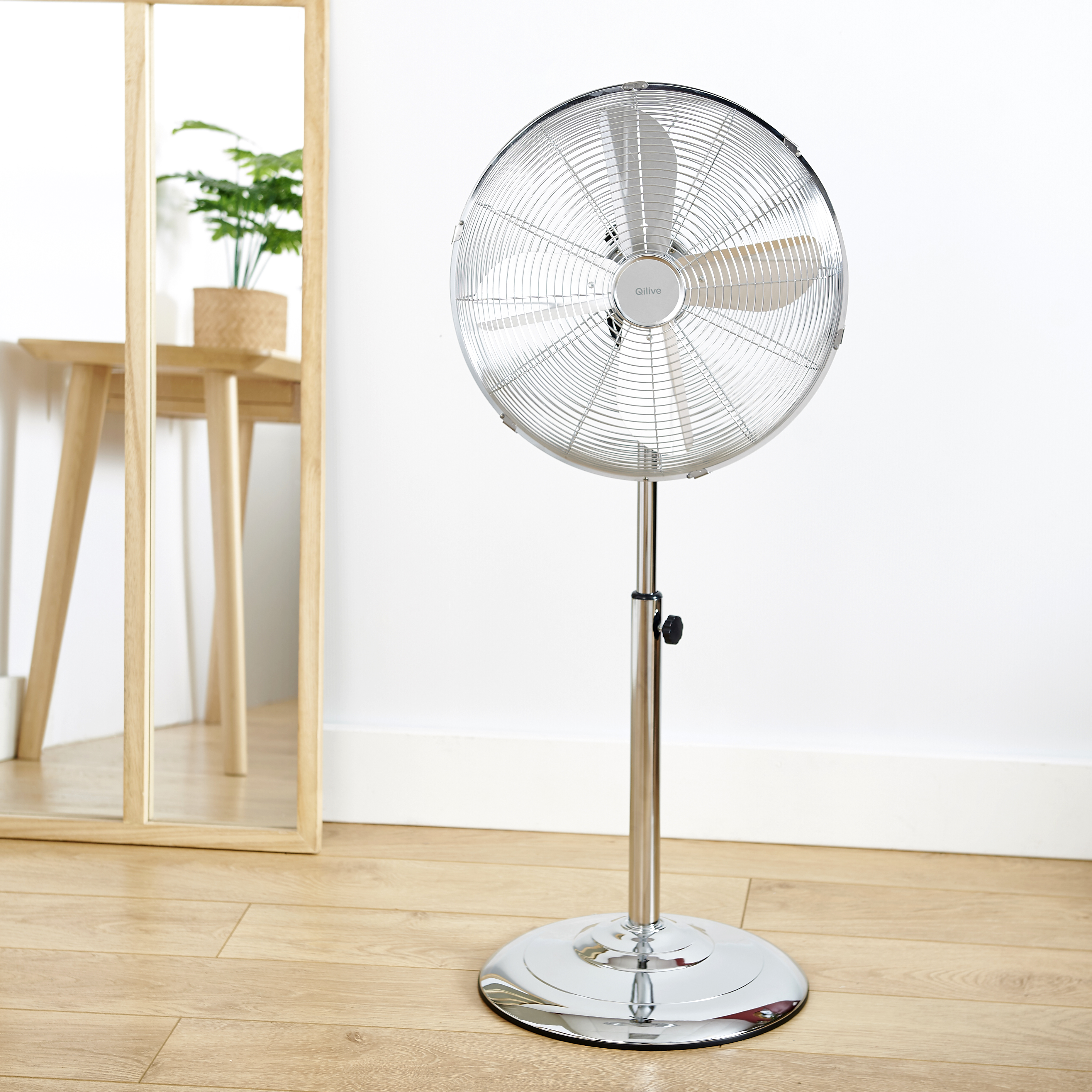 Voir la diapositive 4 : QILIVE Ventilateur sur pied Q.6860 - Chrome