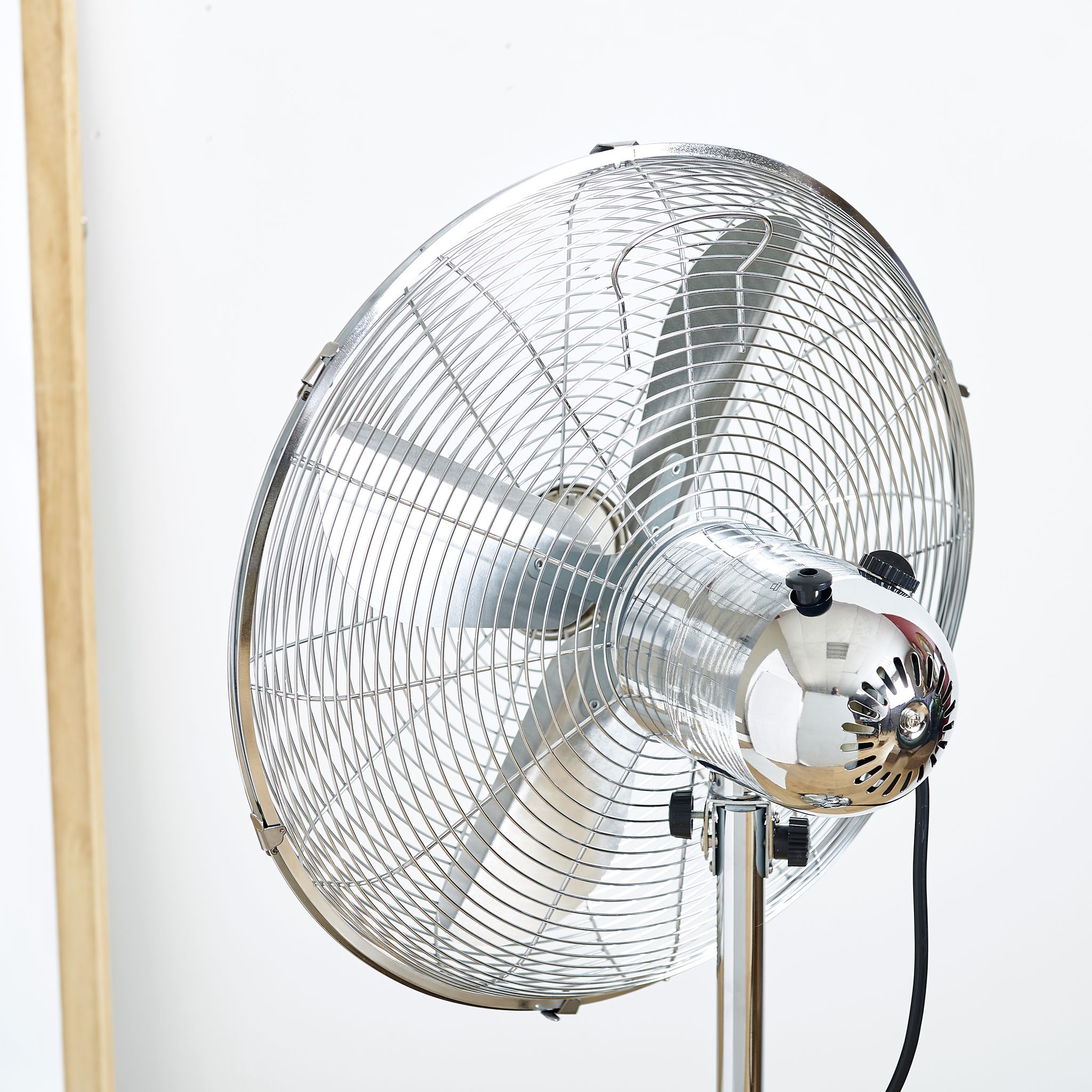 Voir la diapositive 6 : QILIVE Ventilateur sur pied Q.6860 - Chrome