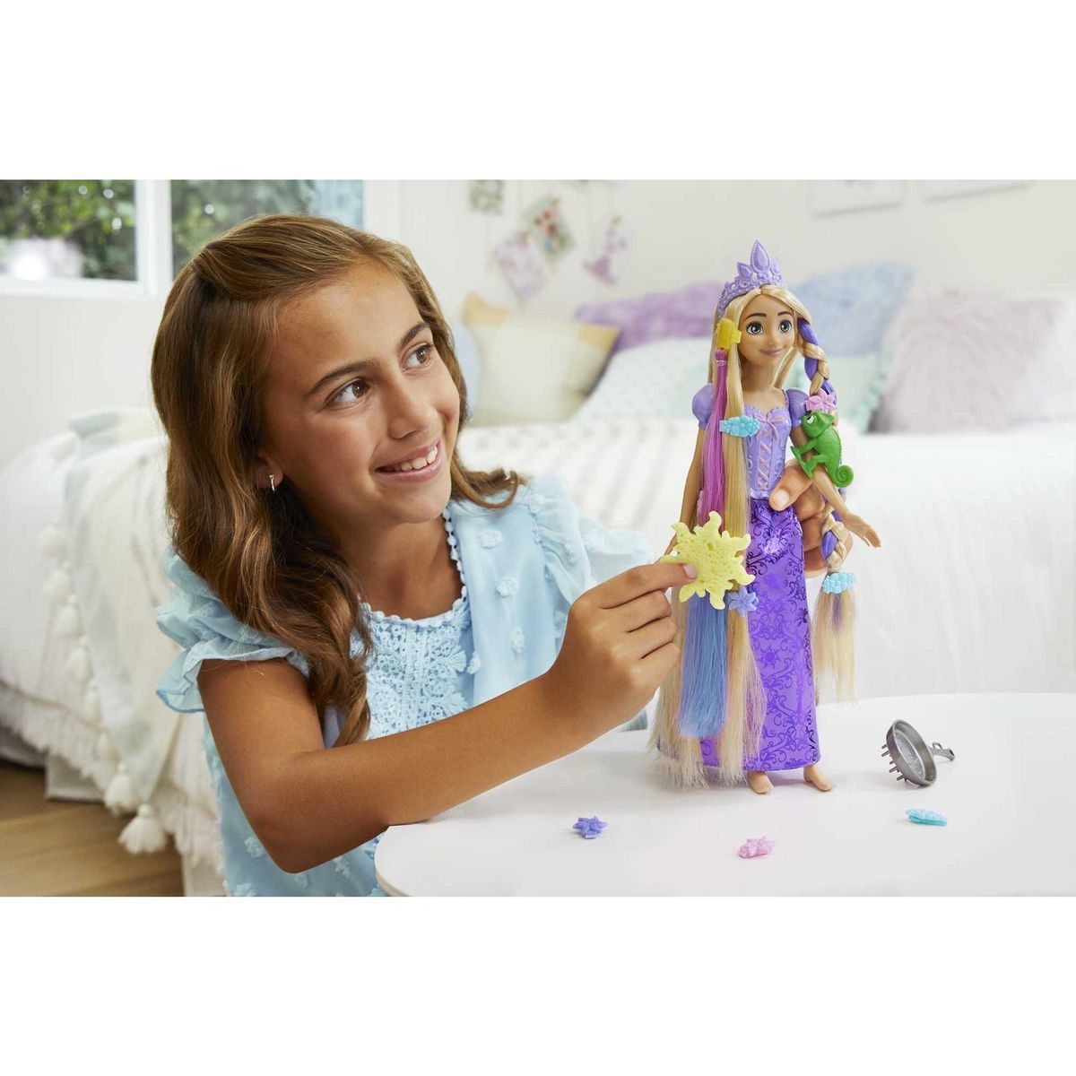 MATTEL Poupée Raiponce Chevelure Fabuleuse et 15 accessoires