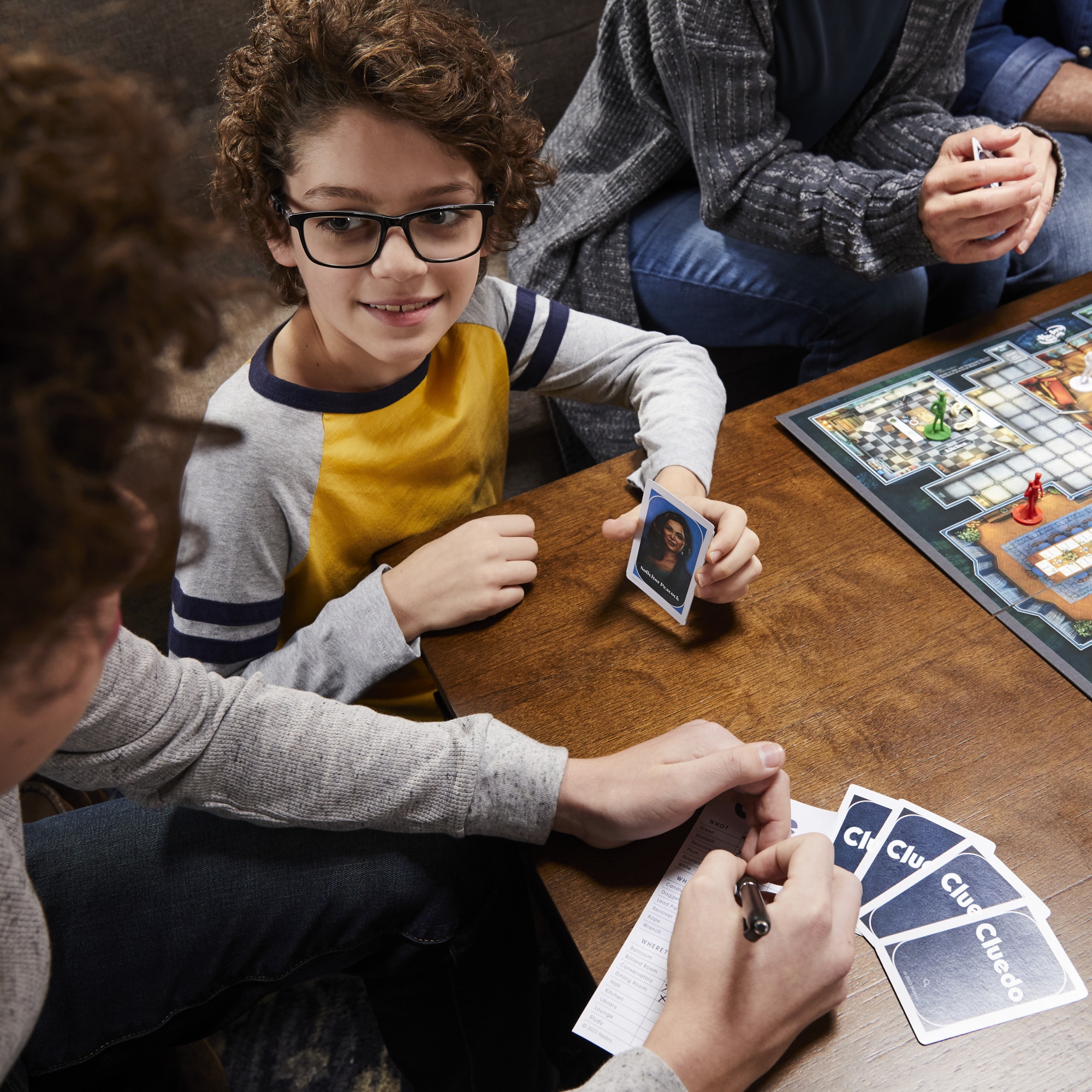 Voir la diapositive 5 : HASBRO Jeu Cluedo