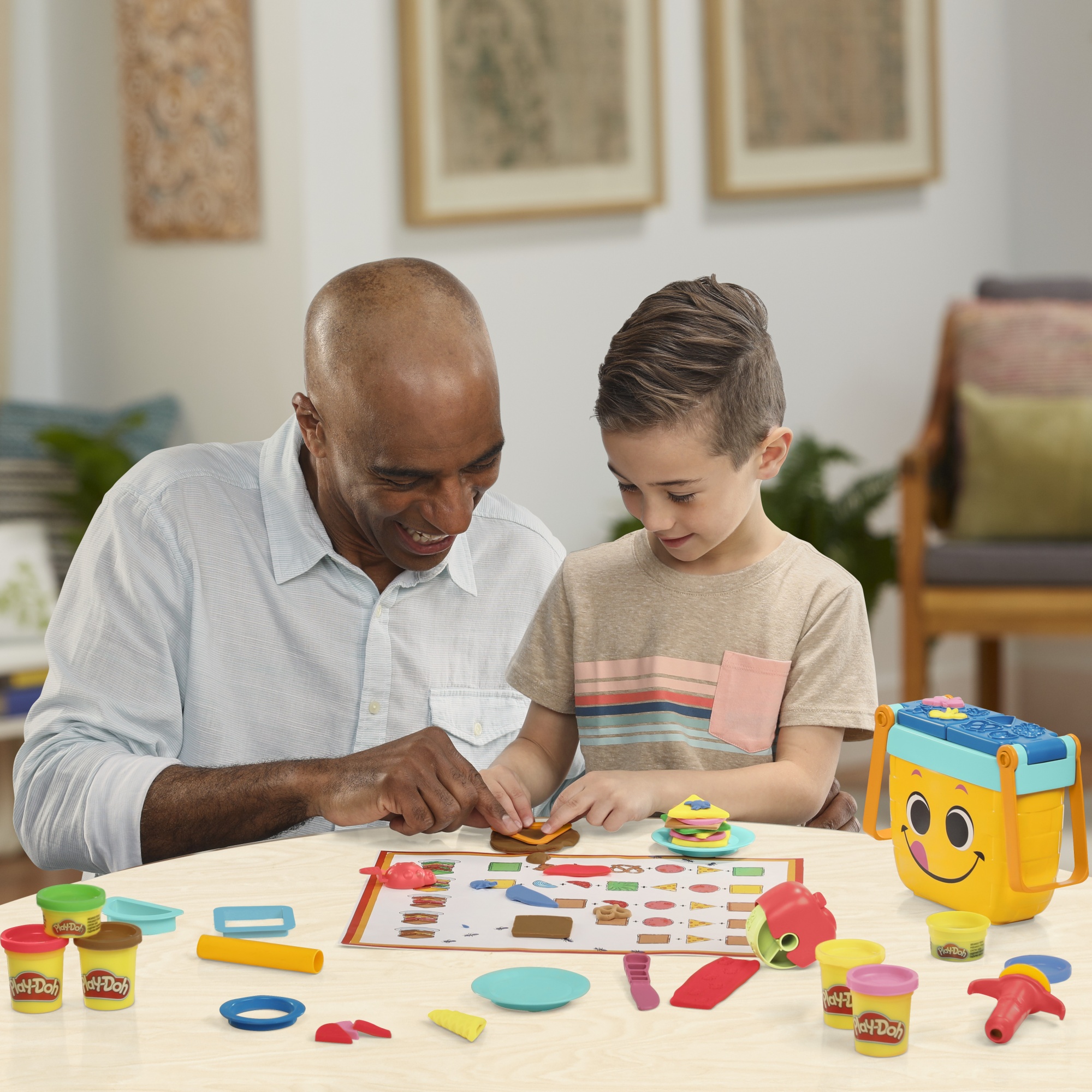 Voir la diapositive 4 : HASBRO Jeu Picnic des formes