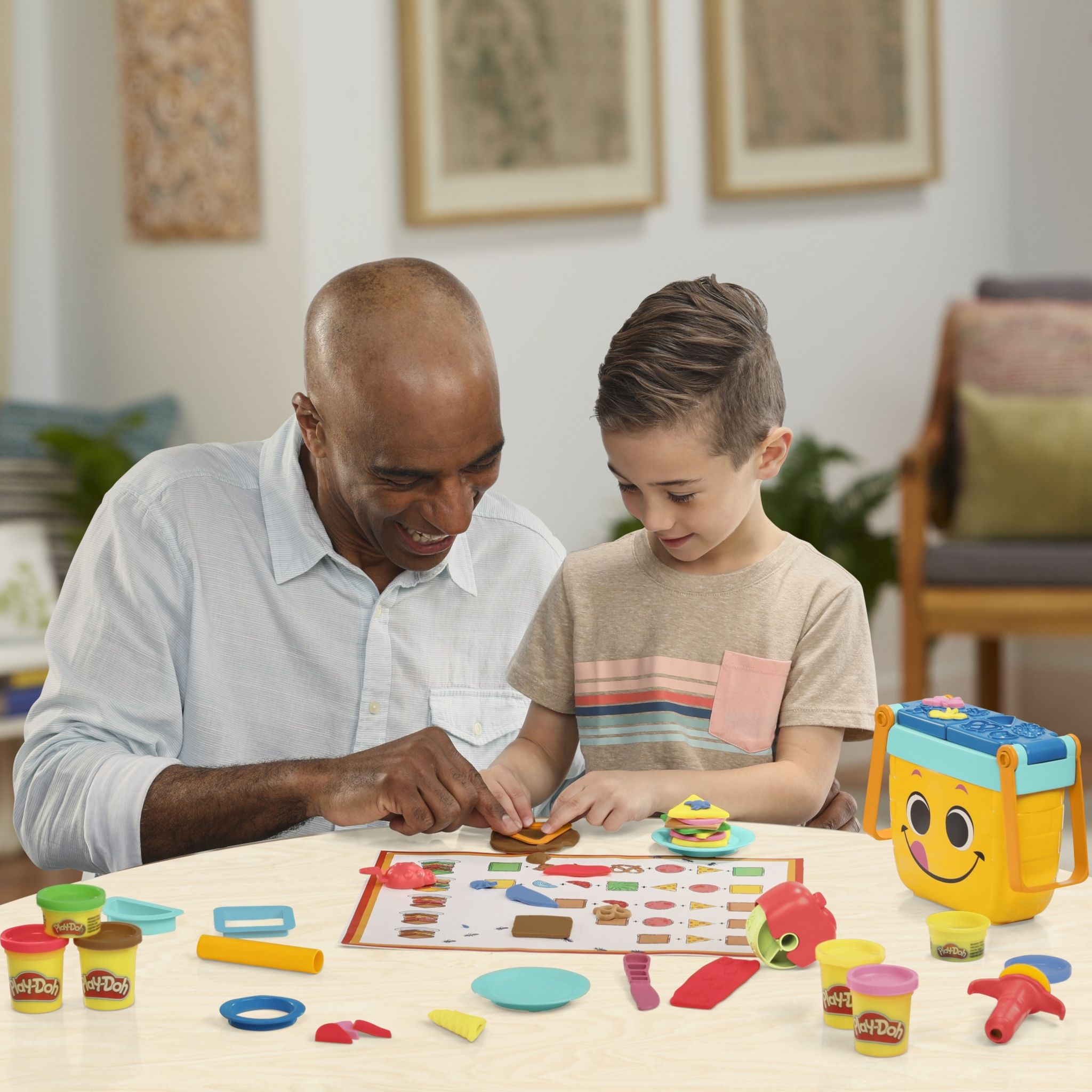 Voir la diapositive 4 : HASBRO Jeu Picnic des formes