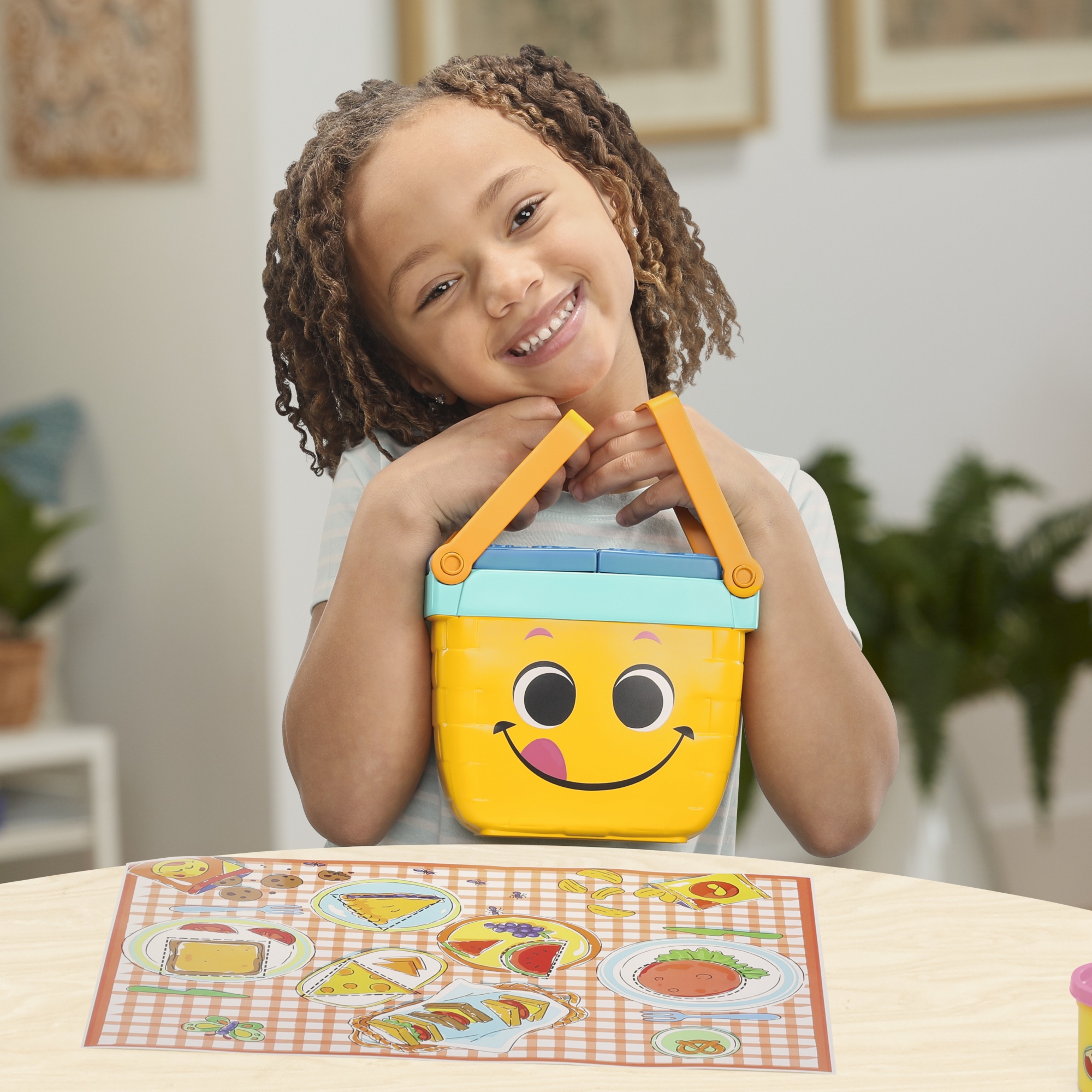 Voir la diapositive 7 : HASBRO Jeu Picnic des formes