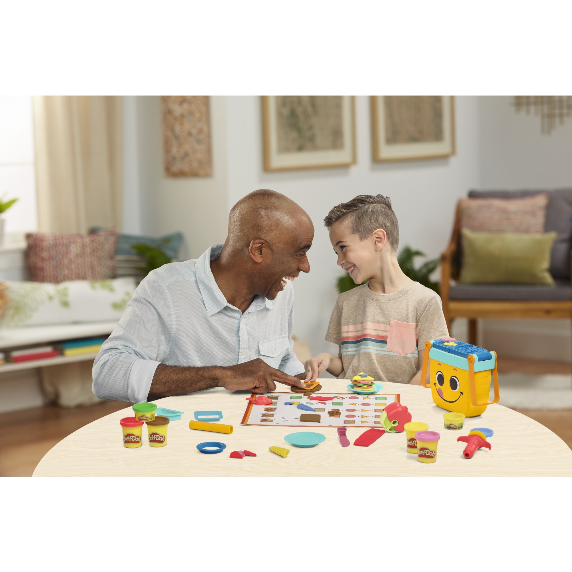 Voir la diapositive 9 : HASBRO Jeu Picnic des formes
