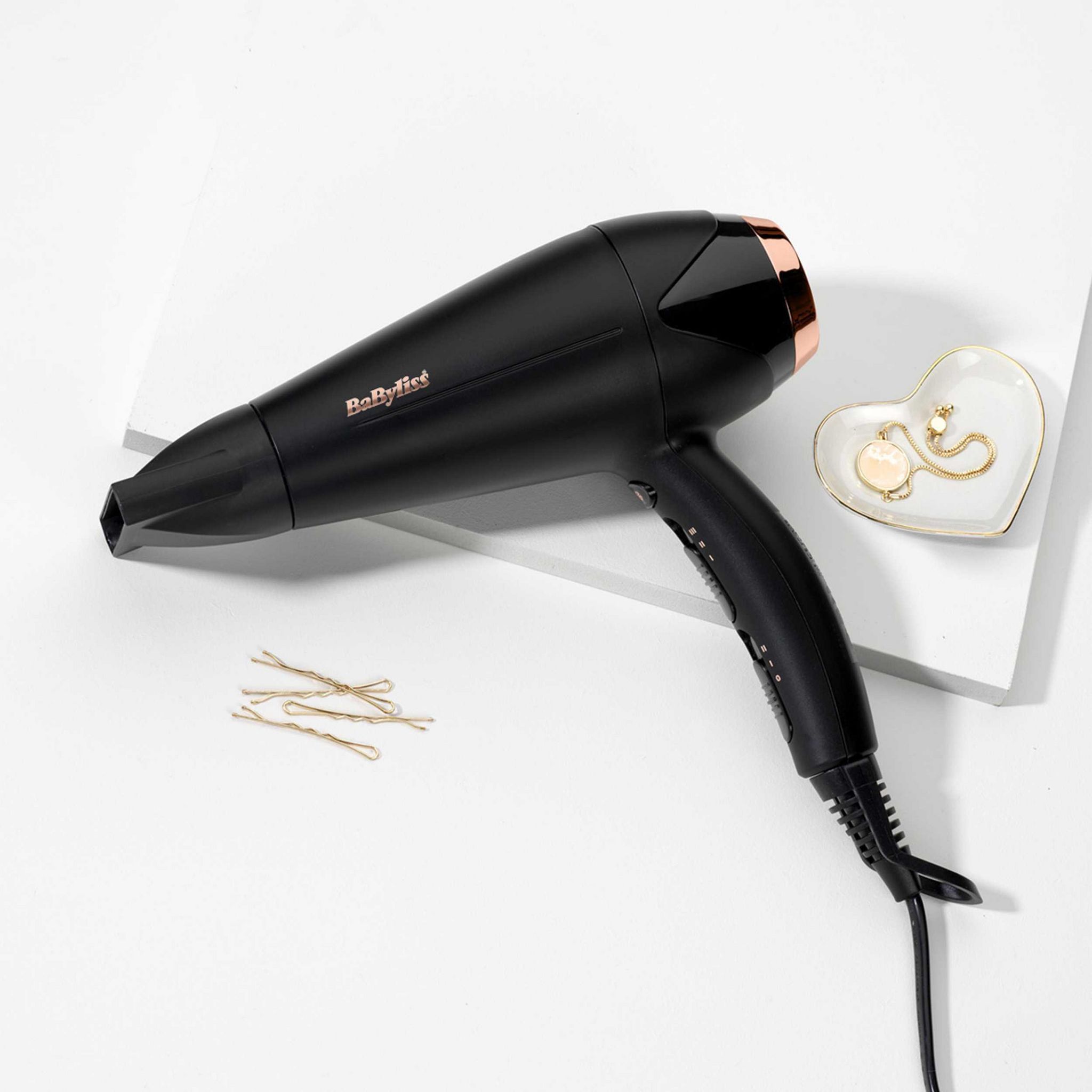 Voir la diapositive 8 : BABYLISS Sèche cheveux avec diffuseur fonction ionique D570DE - Noir