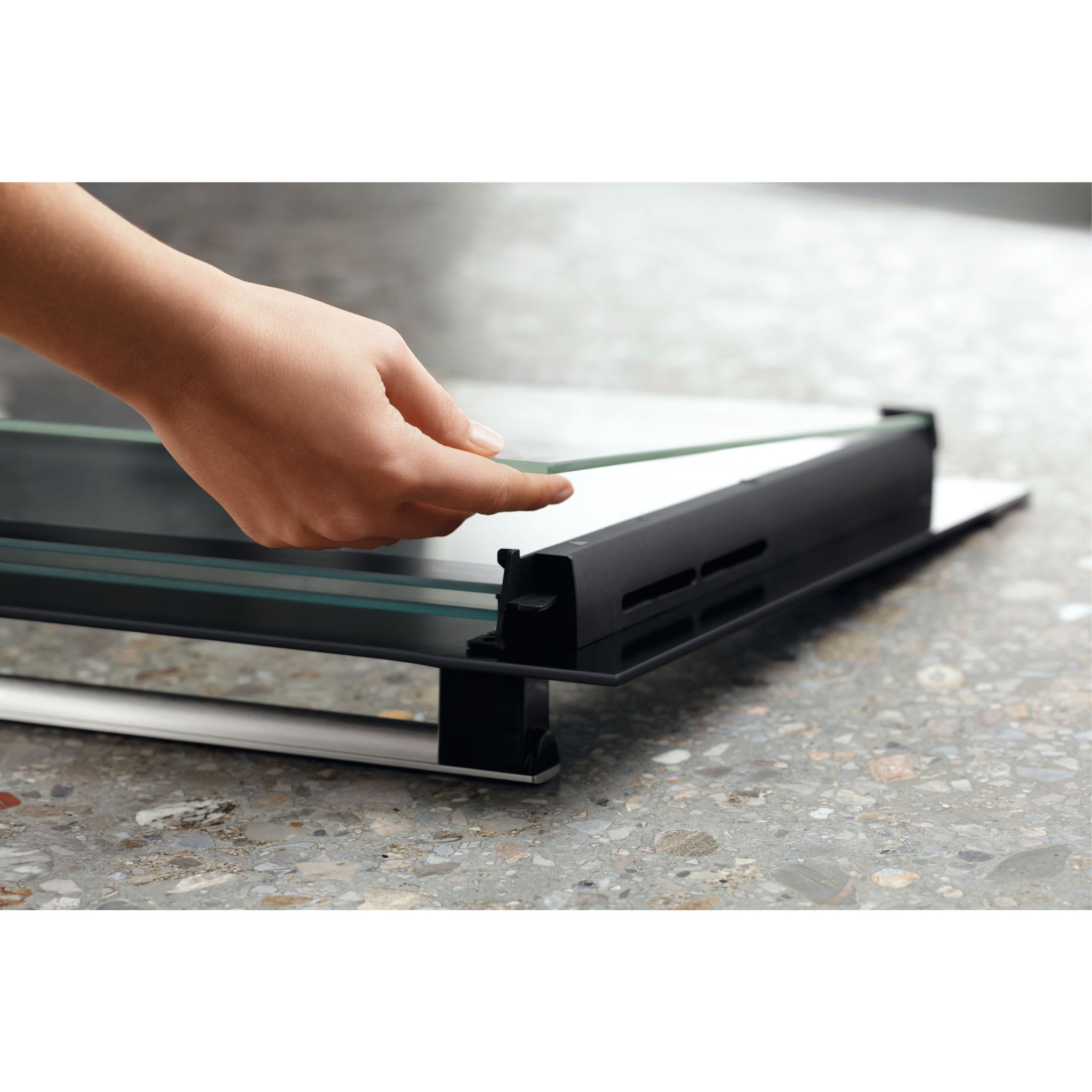 Voir la diapositive 7 : ELECTROLUX Four encastrable multifonction EOH2H00BX, 58 L, Chaleur tournante, A