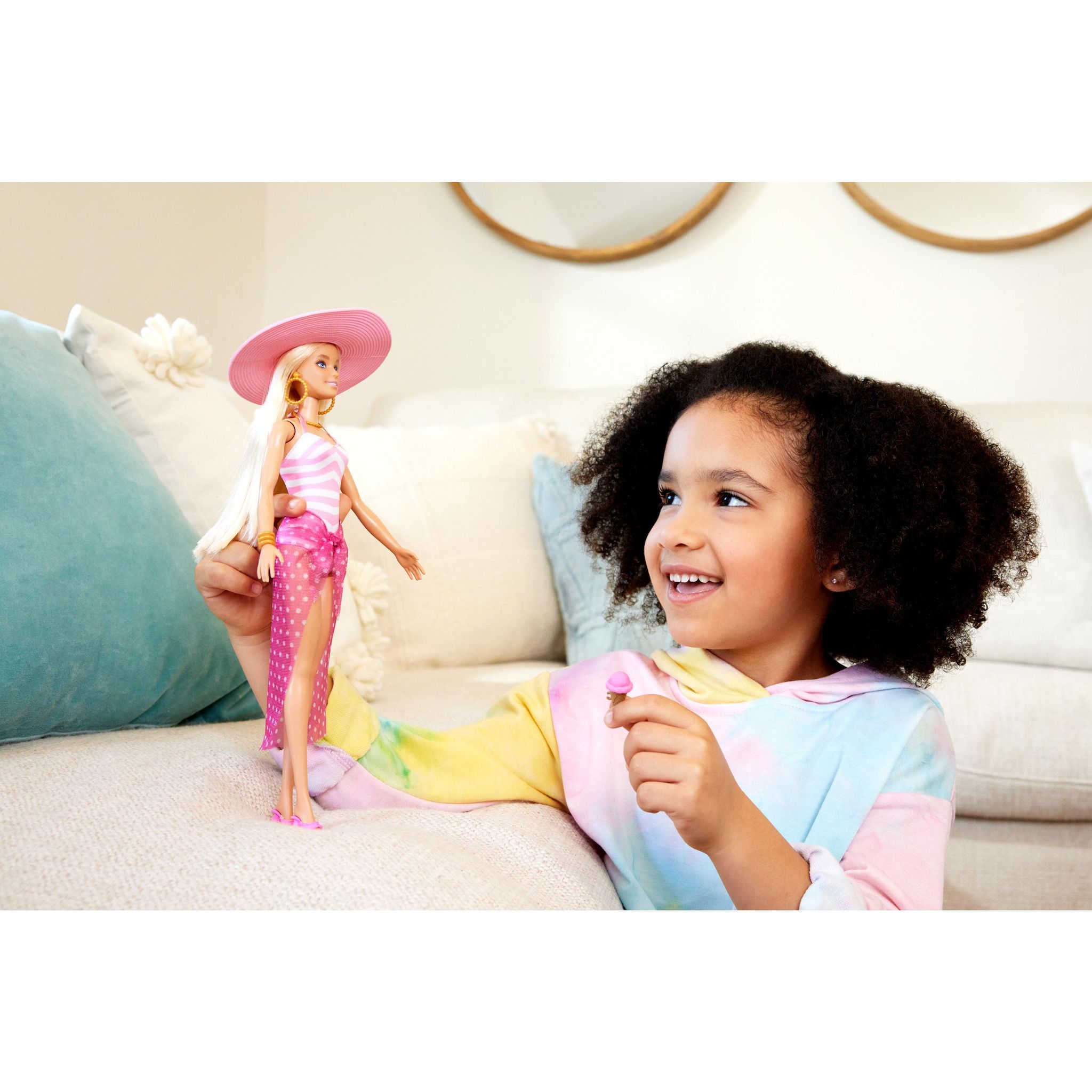Voir la diapositive 8 : MATTEL Poupée Barbie plage + Accessoires