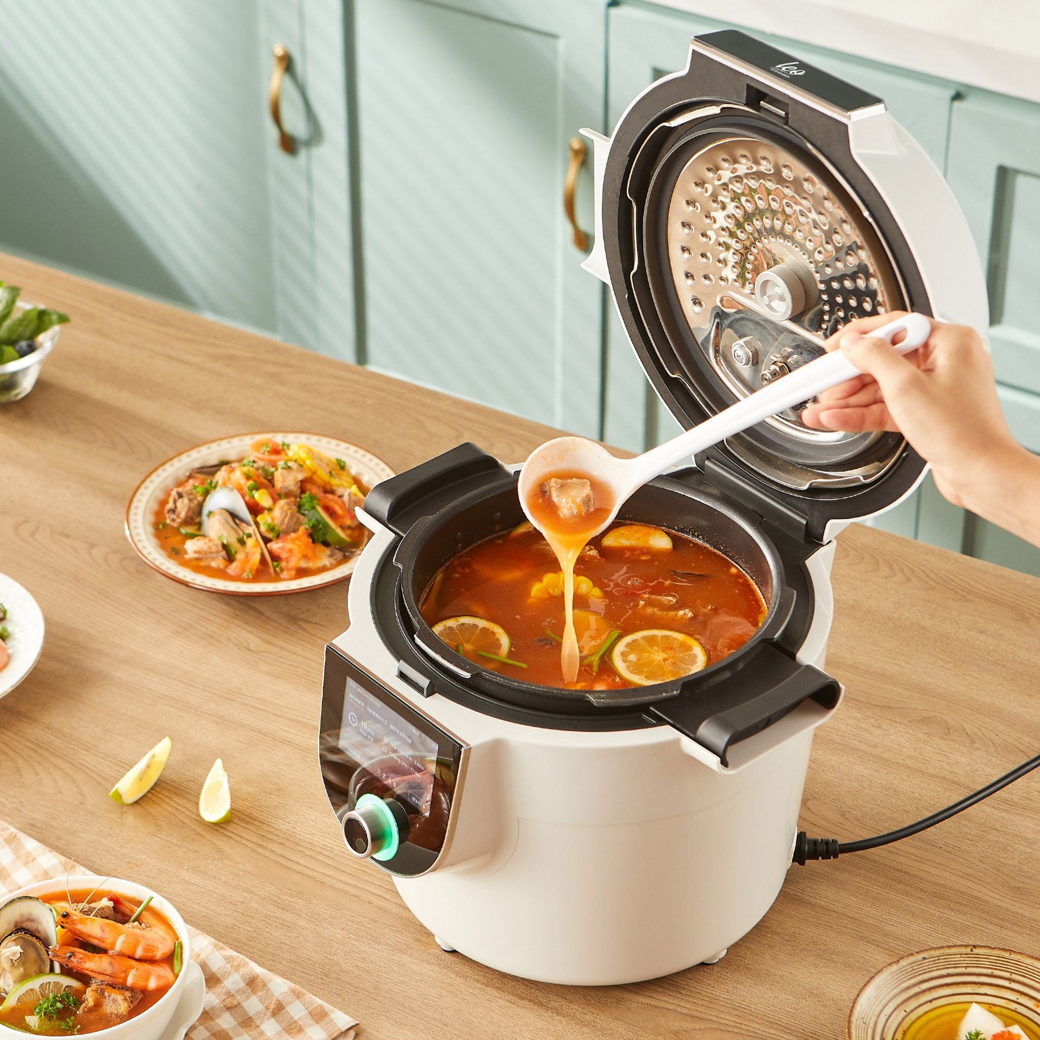 Voir la diapositive 16 : KITCHENCOOK Robot multicuiseur connecté LEO - Blanc