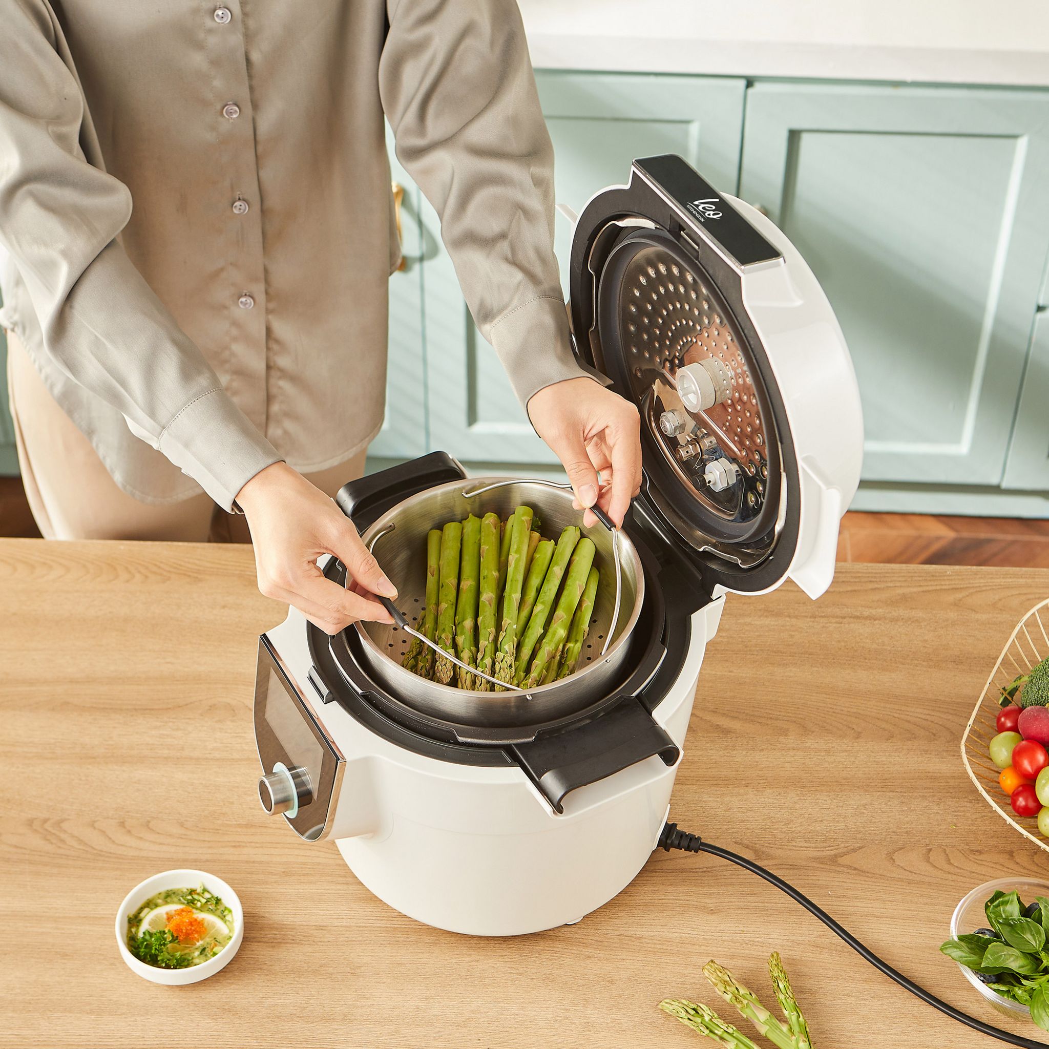 Voir la diapositive 20 : KITCHENCOOK Robot multicuiseur connecté LEO - Blanc