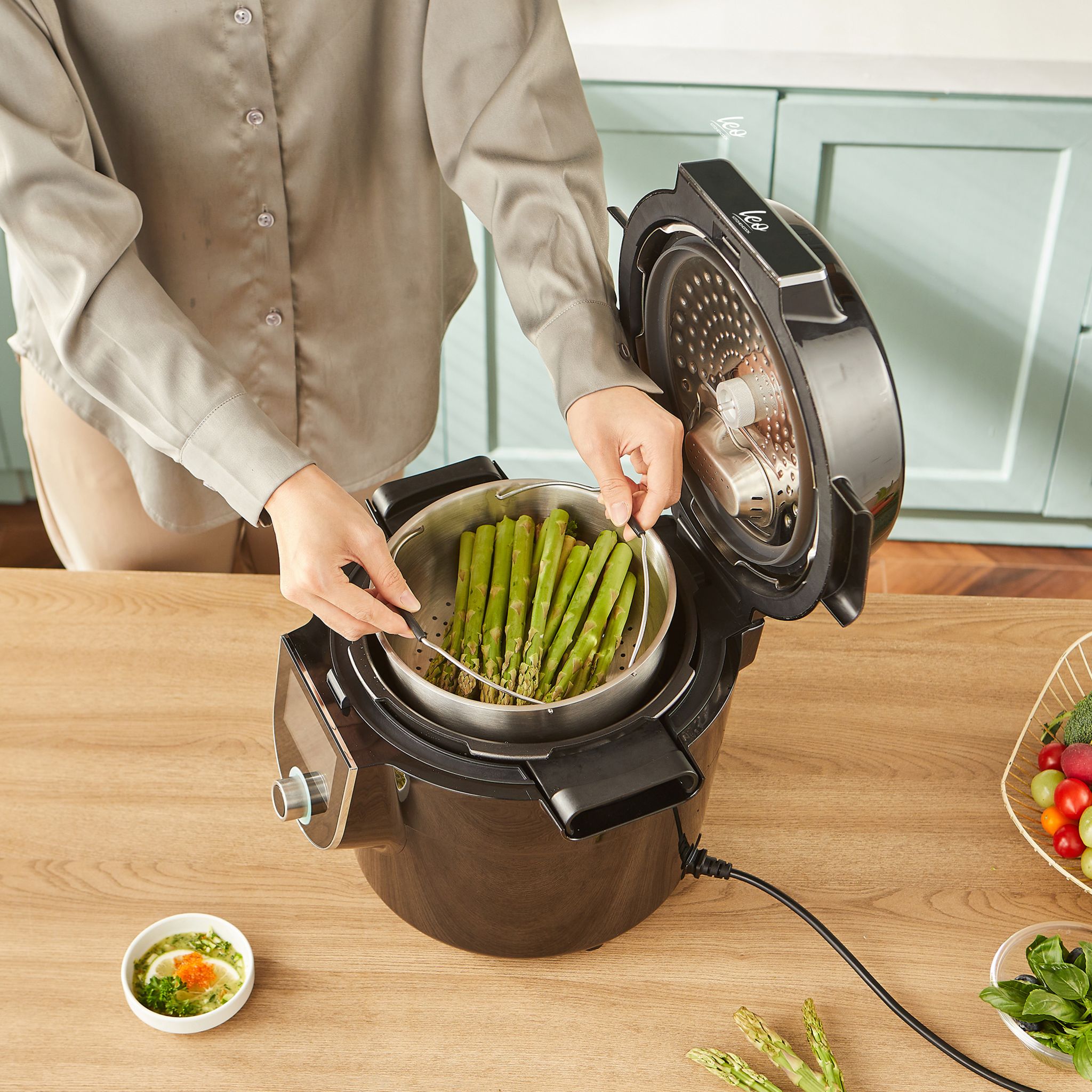 Voir la diapositive 19 : KITCHENCOOK Robot multicuiseur connecté LEO - Noir